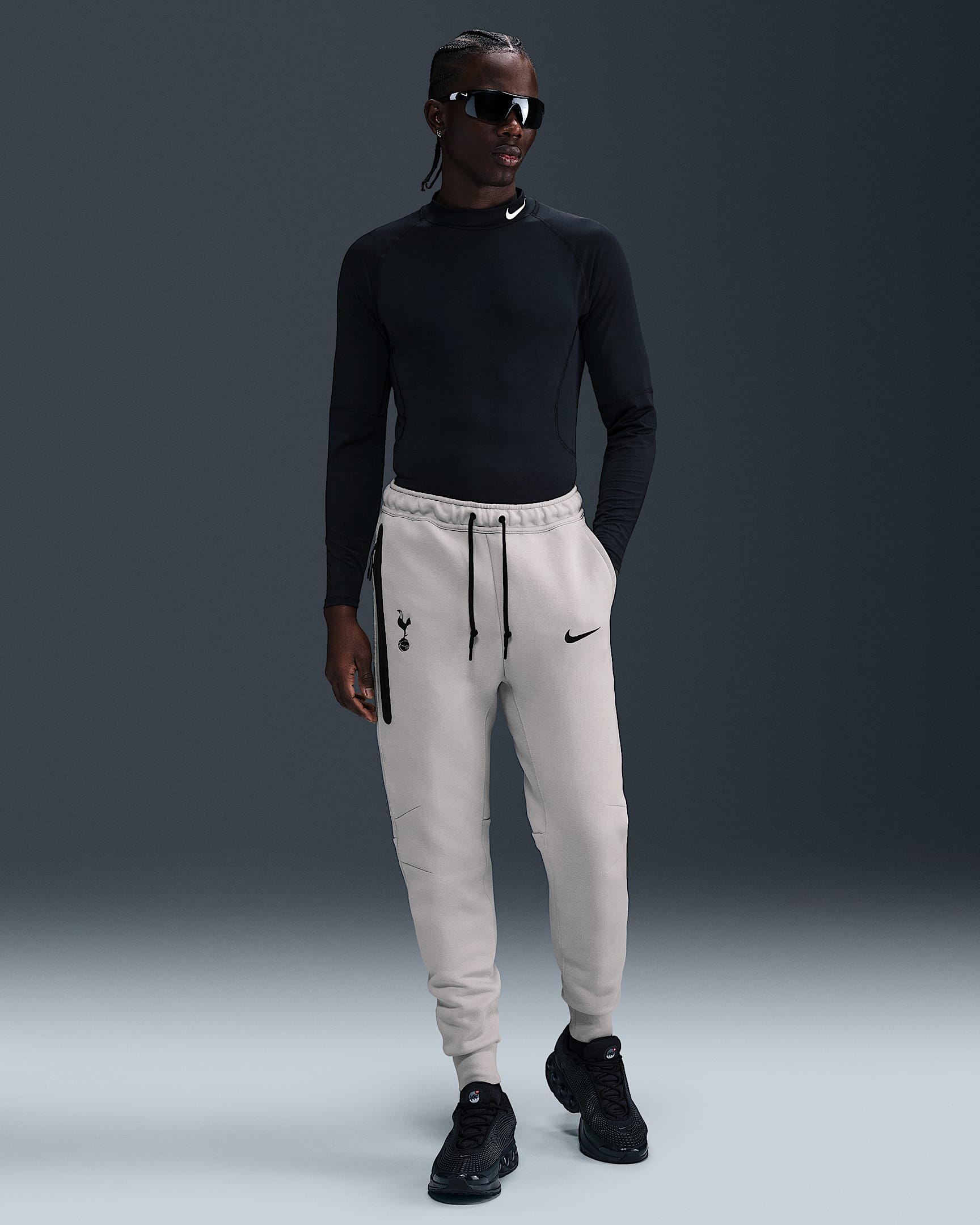 Tottenham Hotspur Tech Nike Fleece-Fußballjogger (Herren) - Light Iron Ore/Binary Blue