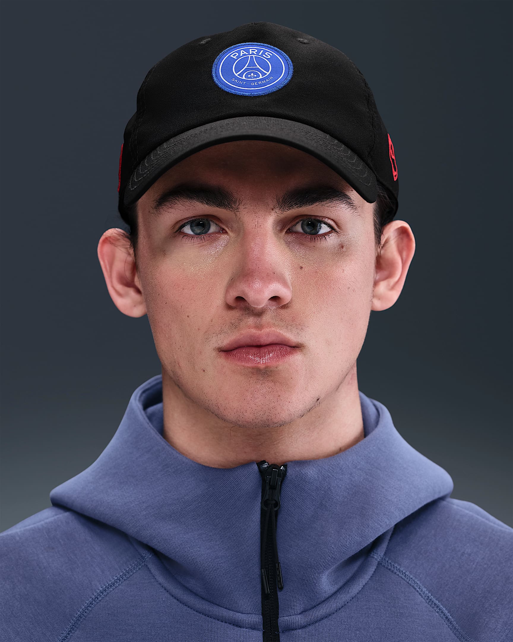 Paris Saint Germain 2025/2026 Nike Club pet US CB L T90 - Zwart/Global Red