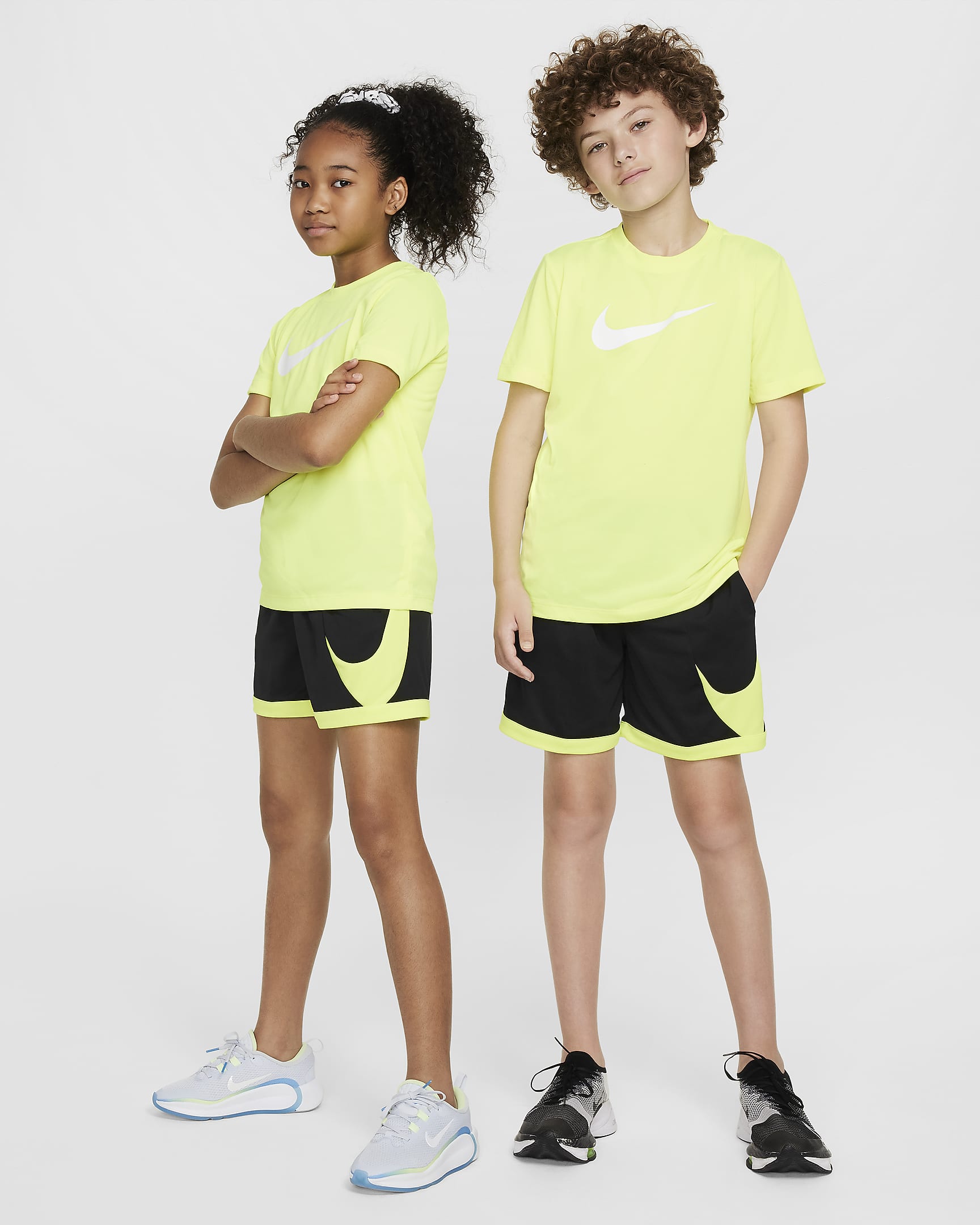 Playera Dri-FIT para niños talla grande Nike Legend - Volt