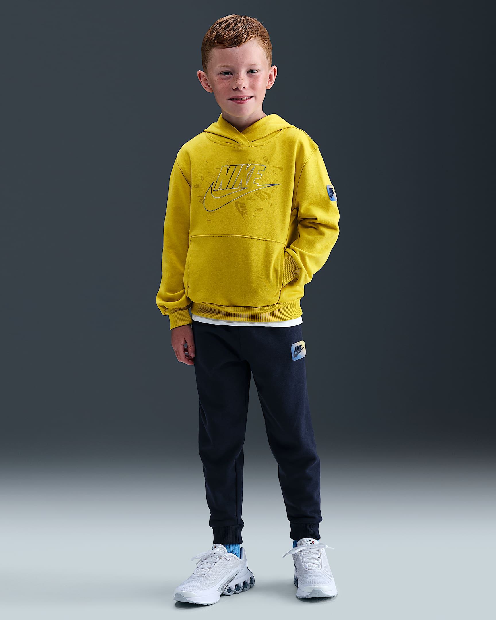 Nike Sportswear Conjunto de dos piezas Reveal con pantalón de tejido French terry - Niño/a pequeño/a - Midnight Navy