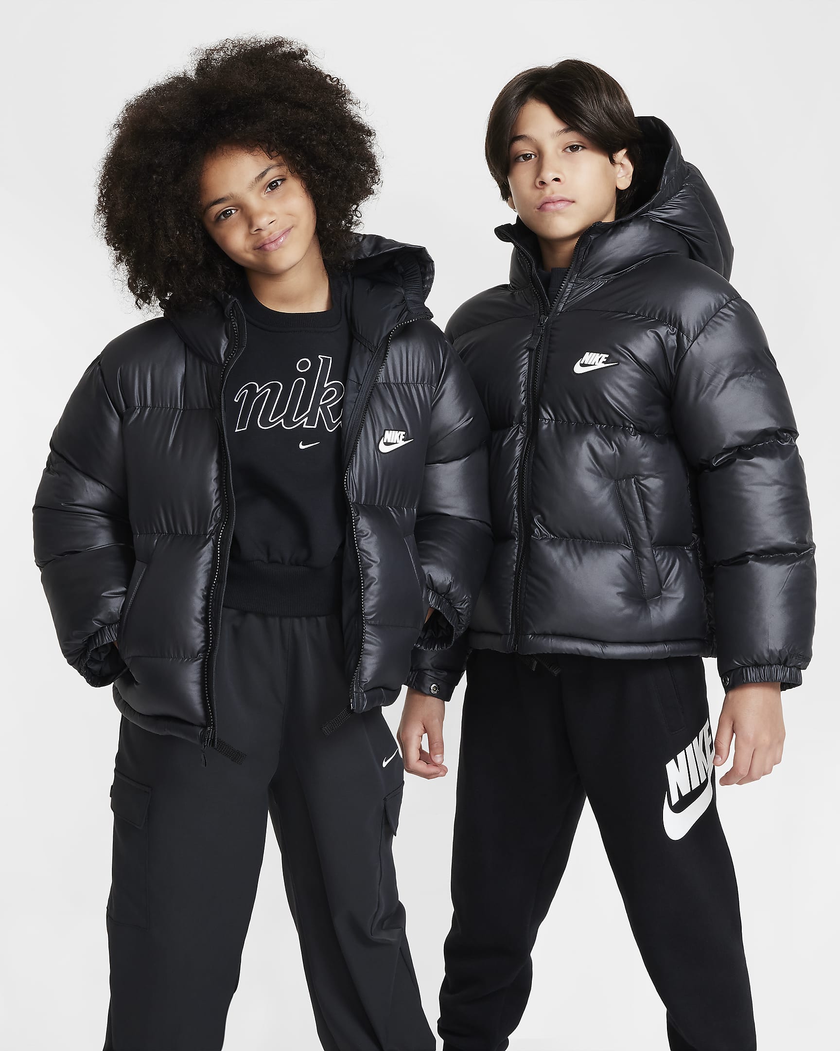 Nike Sportswear Heavyweight Synthetic Fill EasyOn Older Kids' Therma-FIT Repel Loose Hooded Jacket - Black/Black/White/White