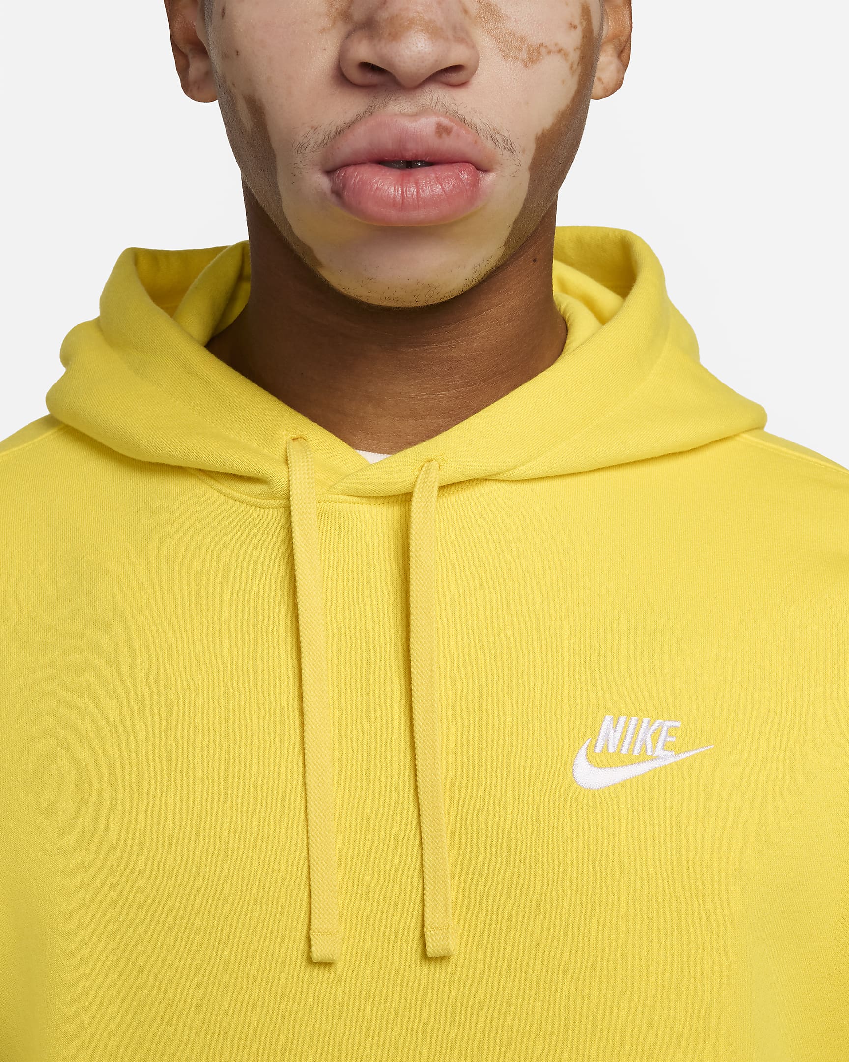 Sudadera con gorro sin cierre Nike Sportswear Club Fleece - Relámpago/Relámpago/Blanco