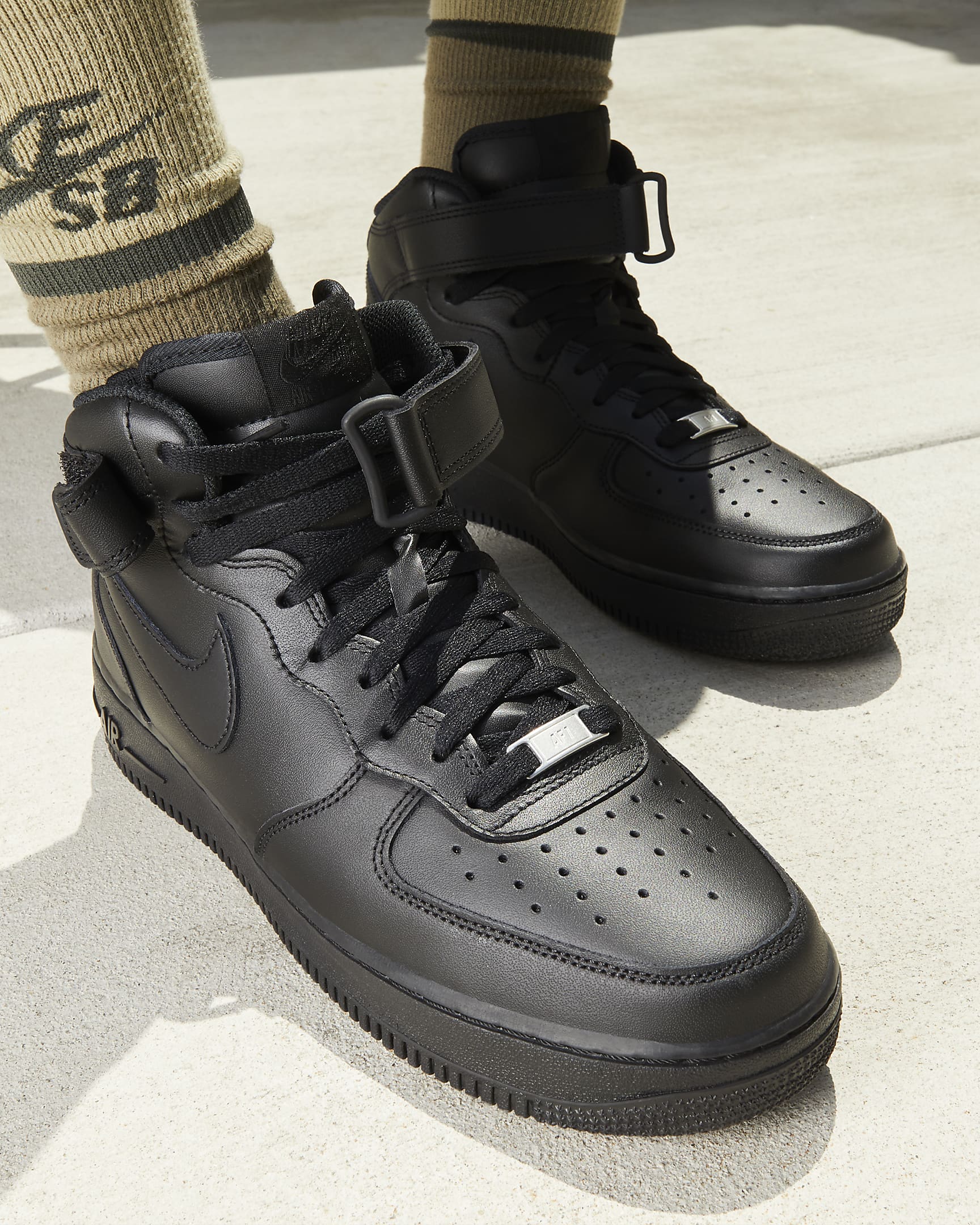 Chaussure Nike Air Force 1 Mid '07 pour Homme - Noir/Noir