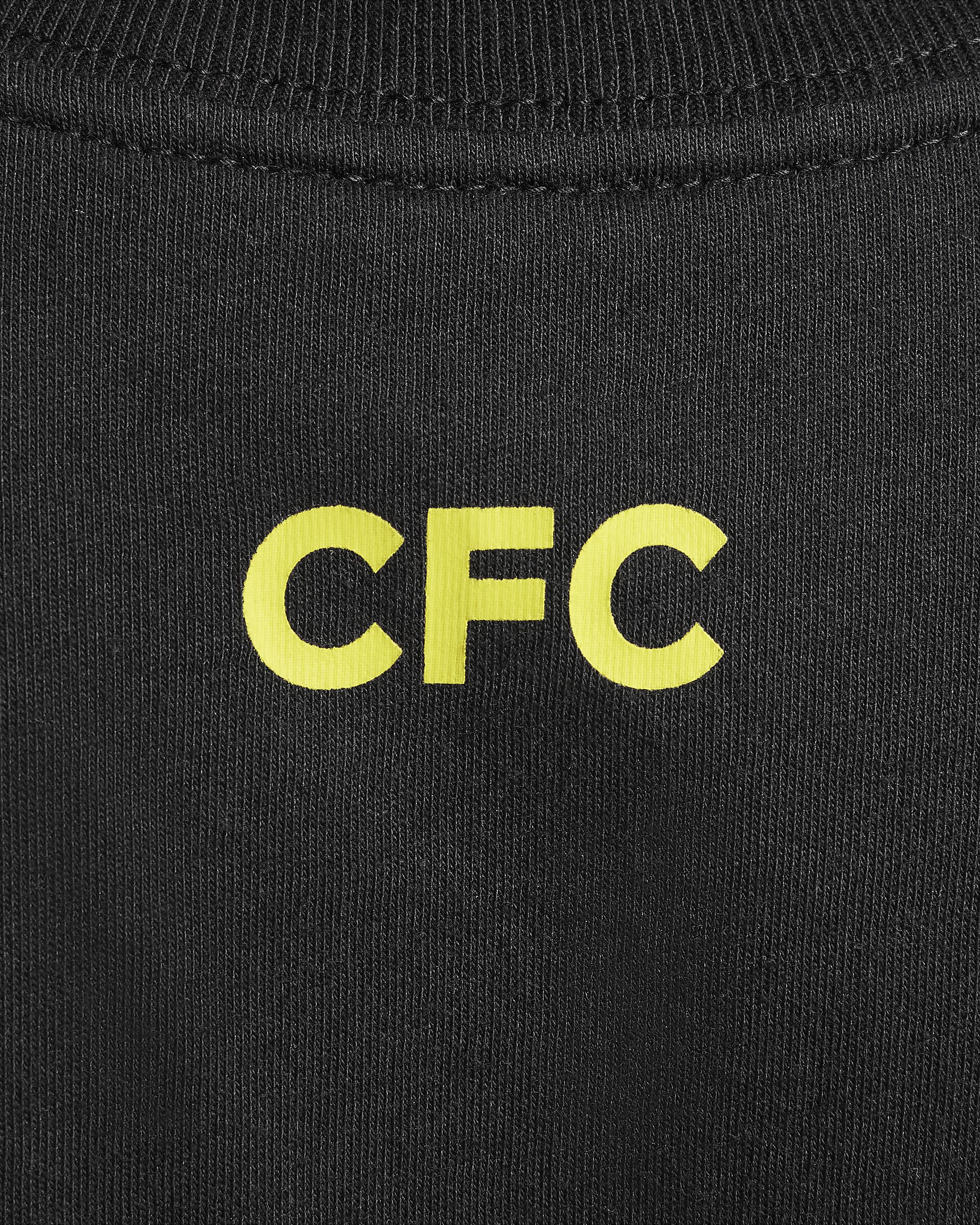 Chelsea F.C. Older Kids' Nike Football T-Shirt - Black