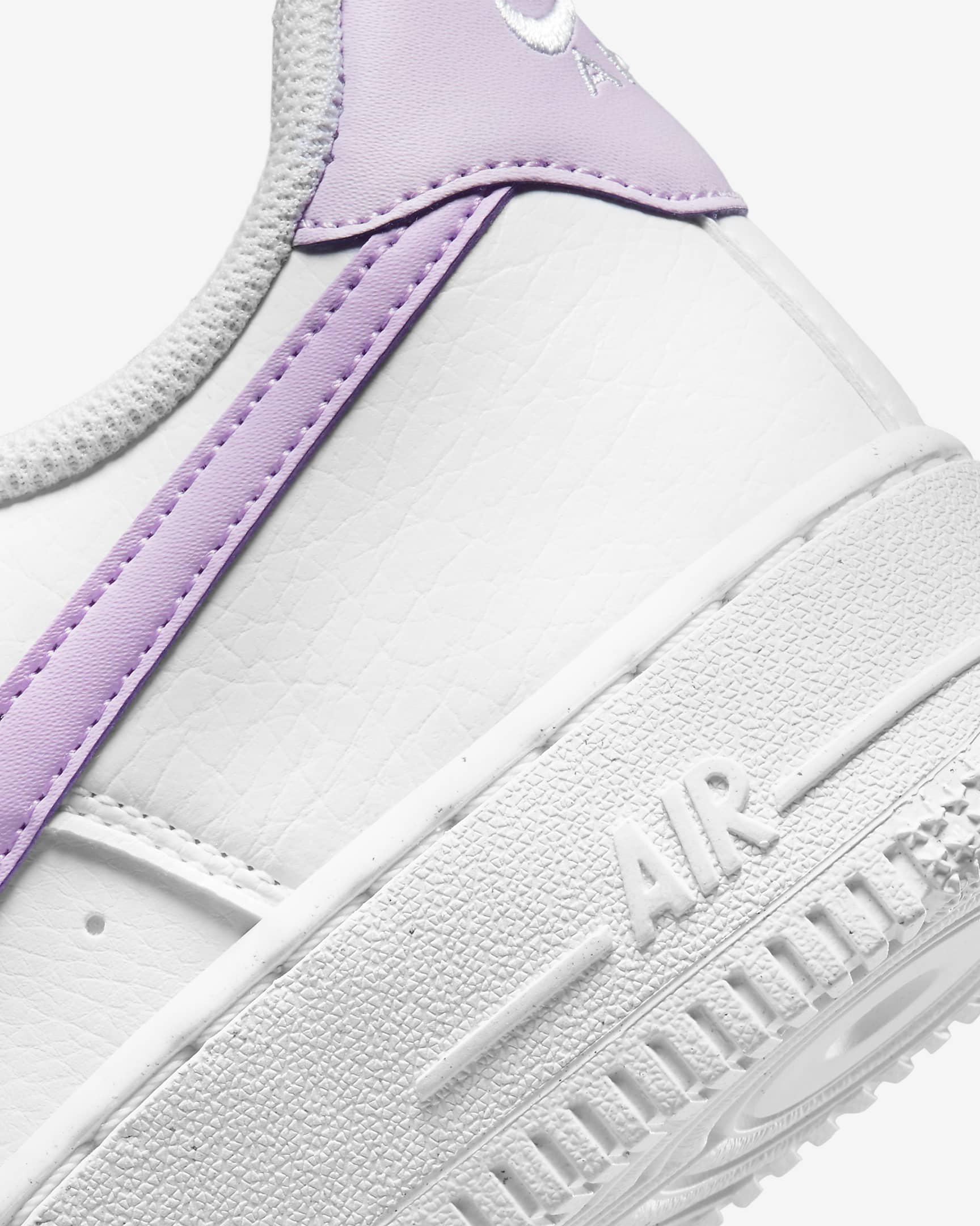 Sapatilhas Nike Air Force 1 '07 Next Nature para mulher - Branco/Branco/Prateado metalizado/Doll