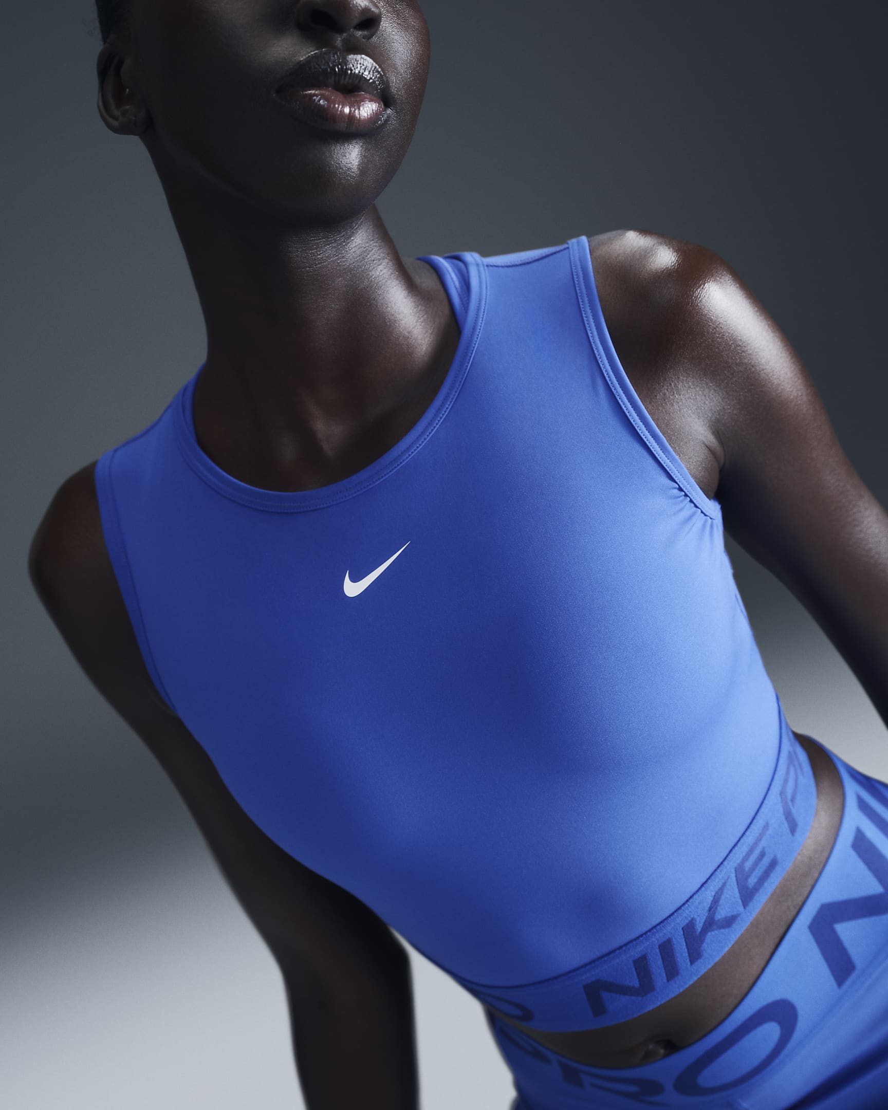 Camisola sem mangas recortada Dri-FIT Nike Pro para mulher - Hyper Royal/Azul Royal intenso/Branco