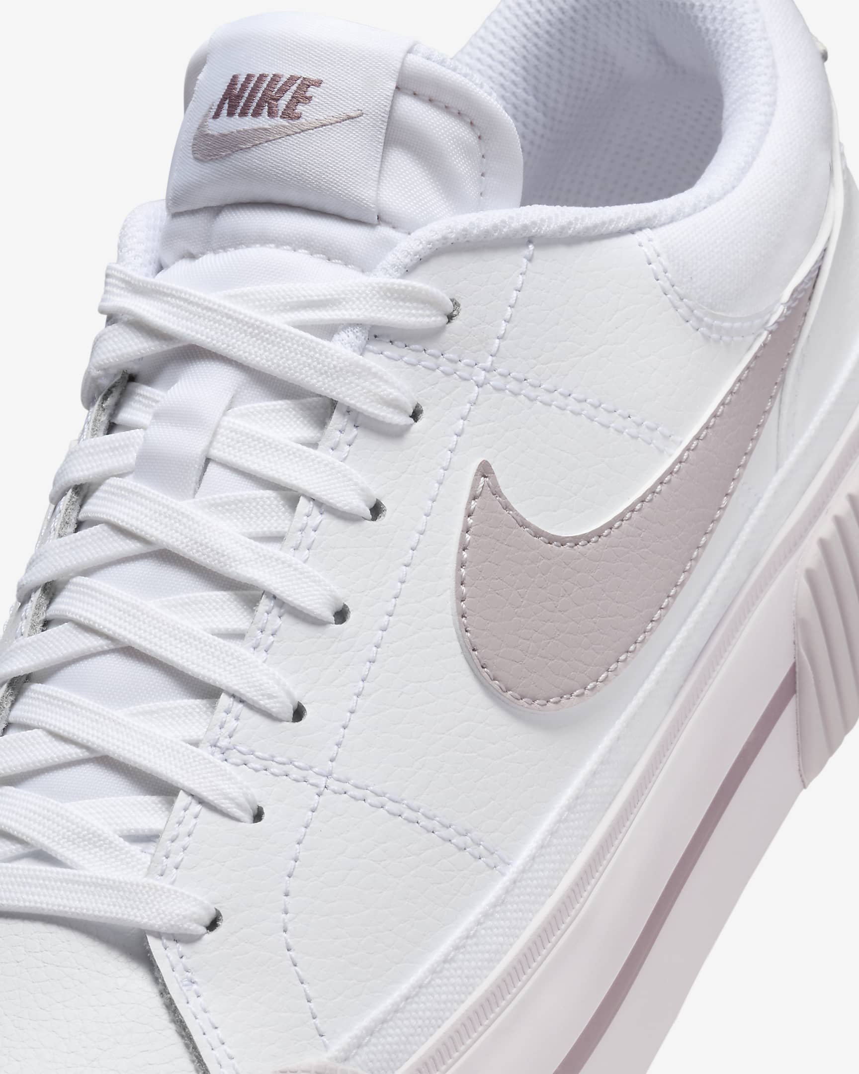 Calzado para mujer Nike Court Legacy Lift - Blanco/Malva humeante/Violeta platino