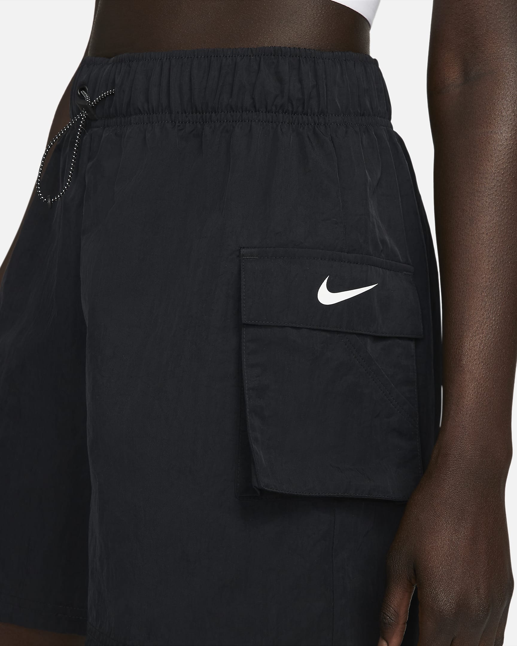 Dámské tkané kraťasy s vyšším pasem Nike Sportswear Essential - Černá/Bílá