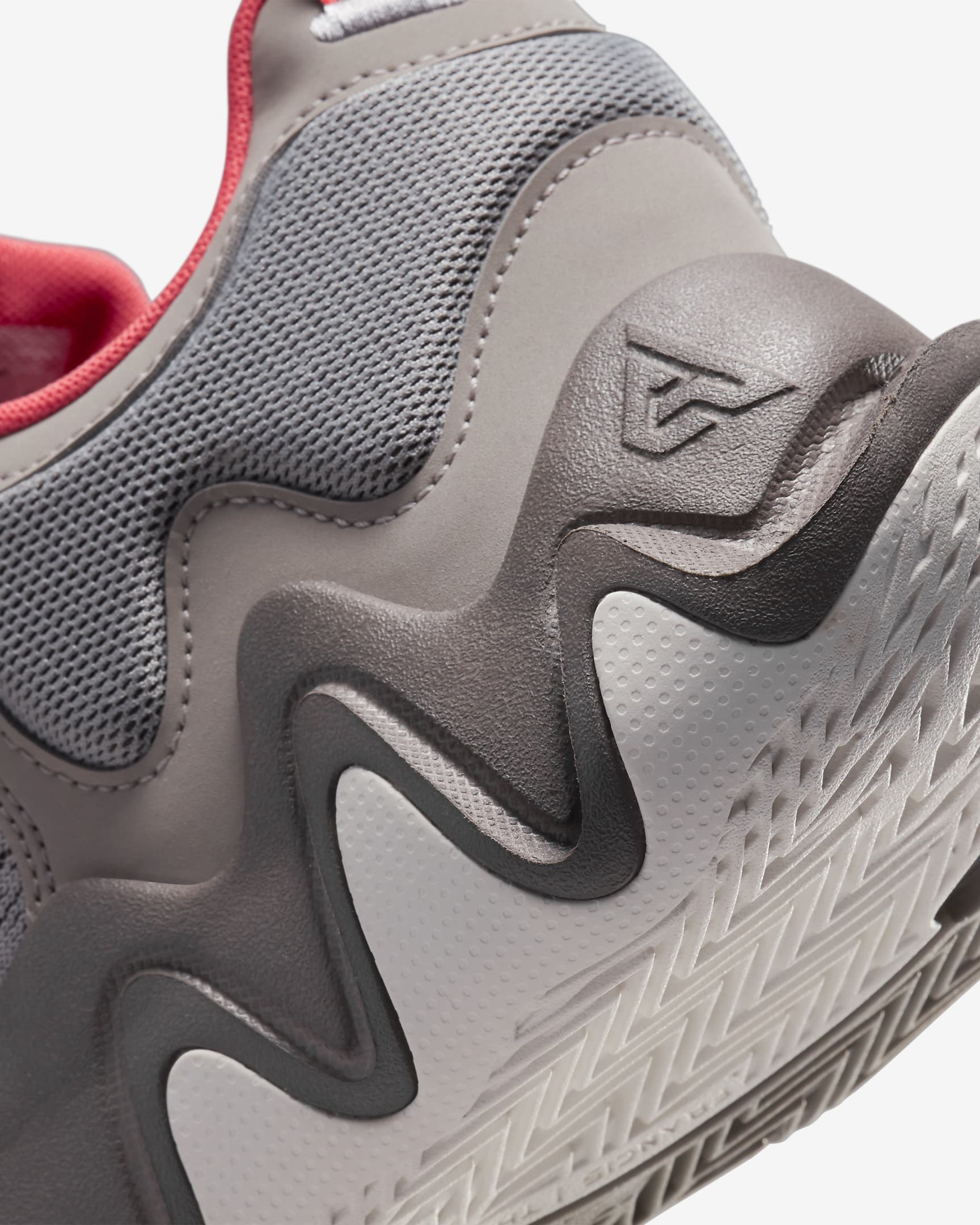 harga sepatu nike giannis immortality 2