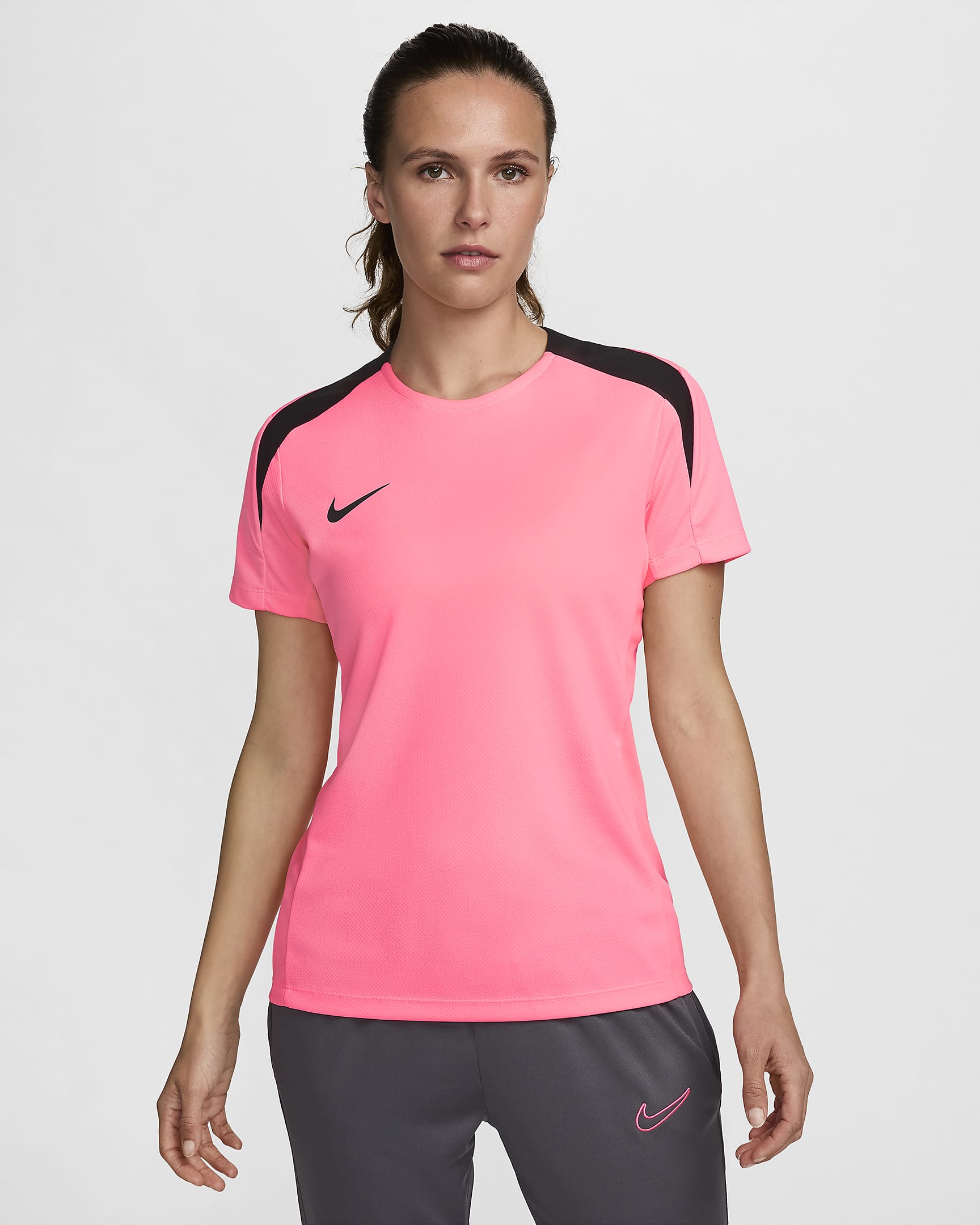 Playera de fútbol de manga corta Dri-FIT para mujer Nike Strike - Puesta de sol pulso/Negro/Negro