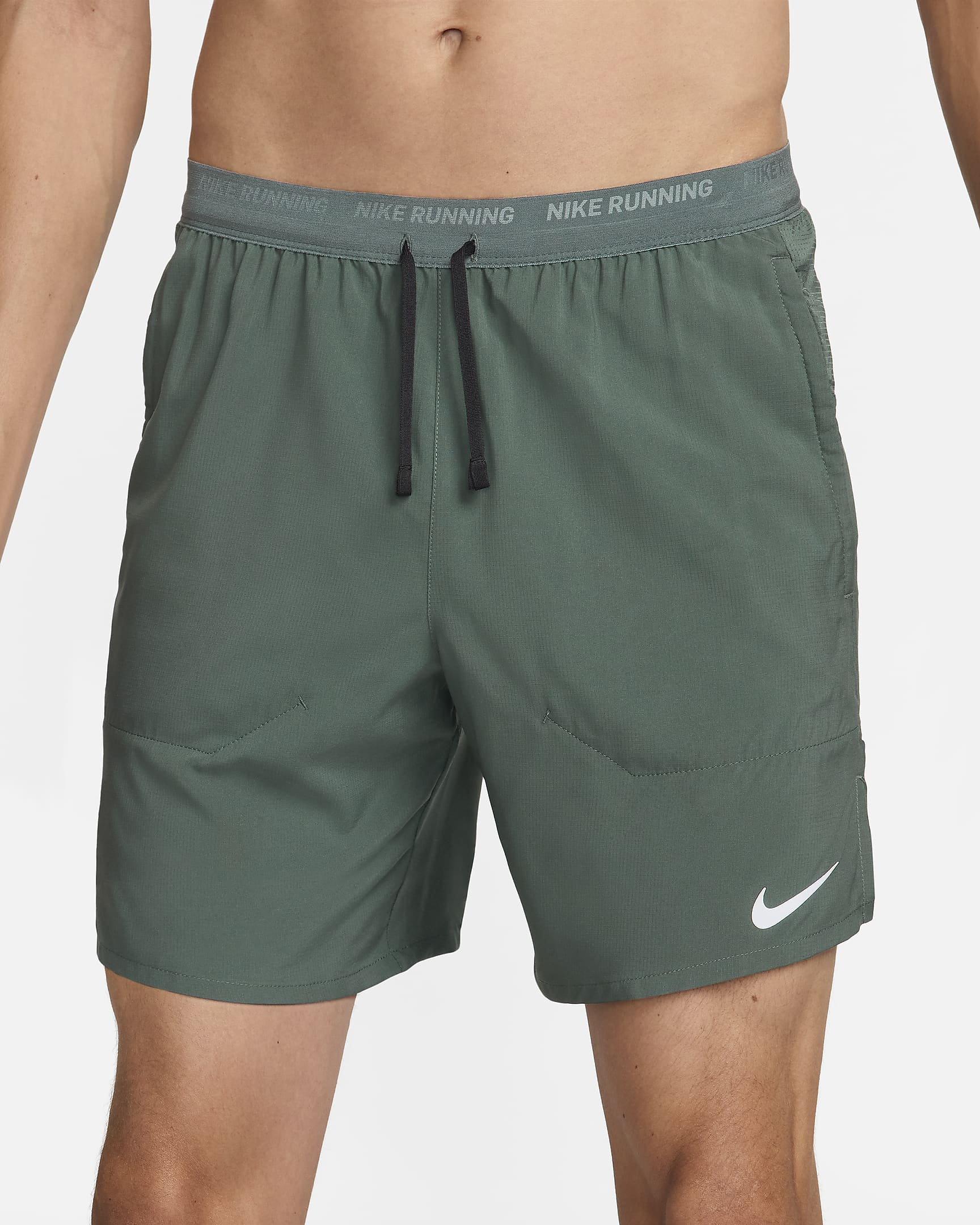 Nike Stride Dri-FIT 2-in-1 hardloopshorts voor heren (18 cm) - Vintage Green/Bicoastal/Zwart