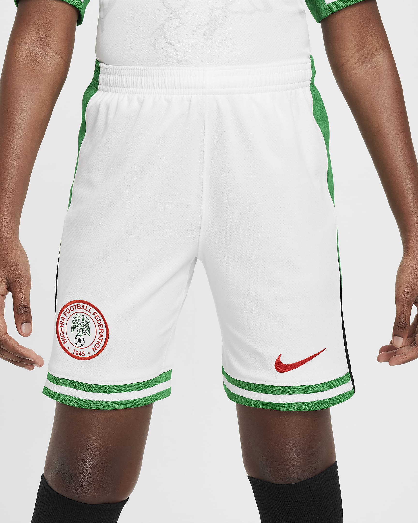 Nigeria 2024 Stadium Home Nike Dri-FIT Replica-Fußballshorts für ältere Kinder - Weiß/Lucky Green/Challenge Red