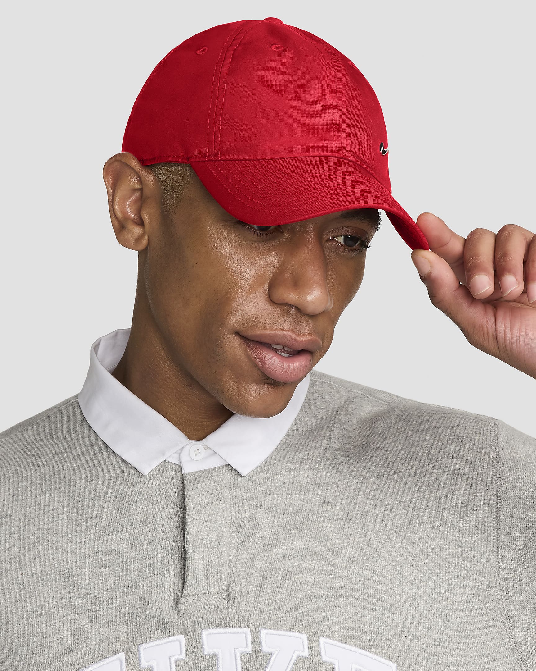 Nike Dri-FIT Club Unstructured Metal Swoosh Cap - University Red/Metallic Silver