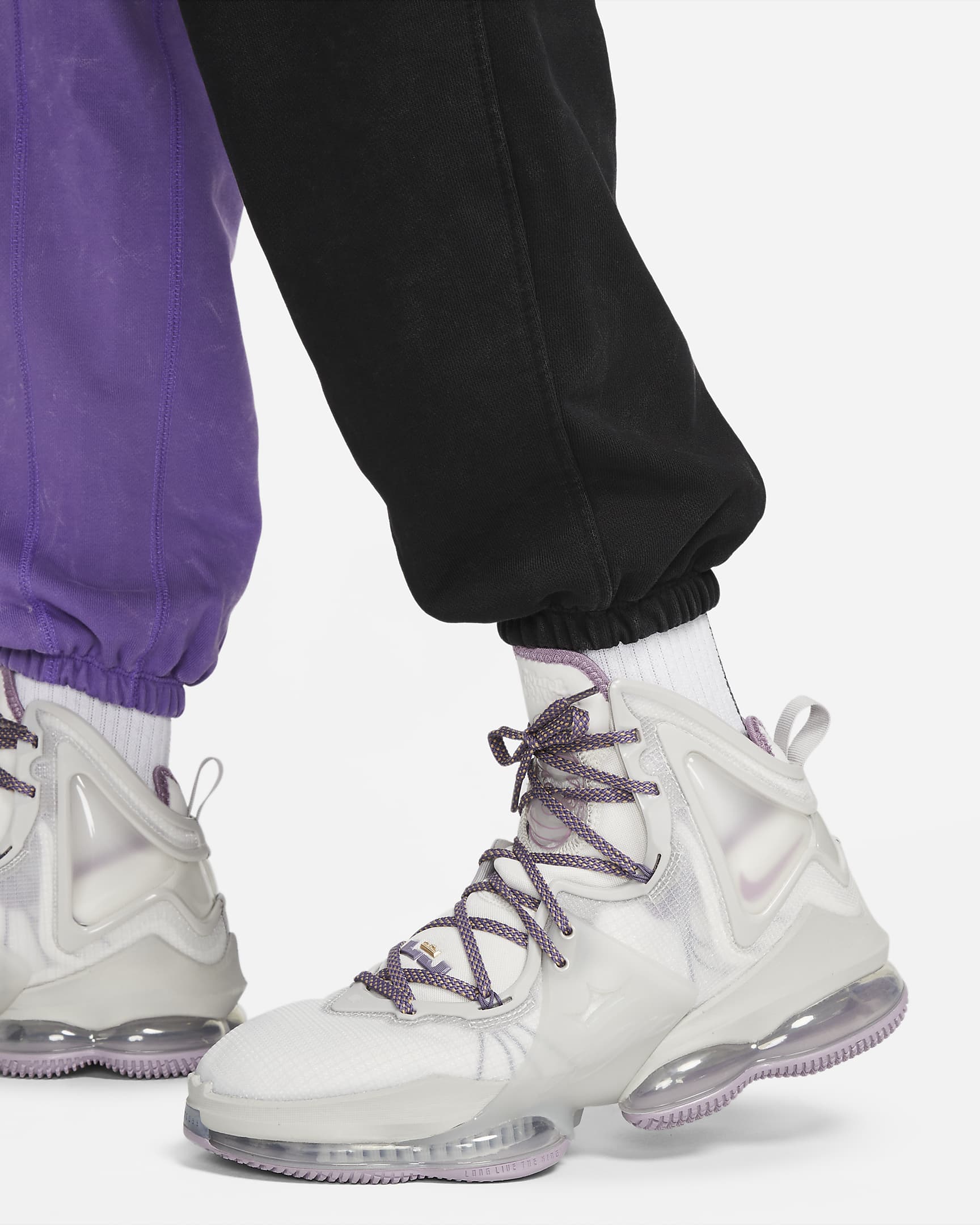 Nike DriFIT Standard Issue Men's Premium Basketball Pants.