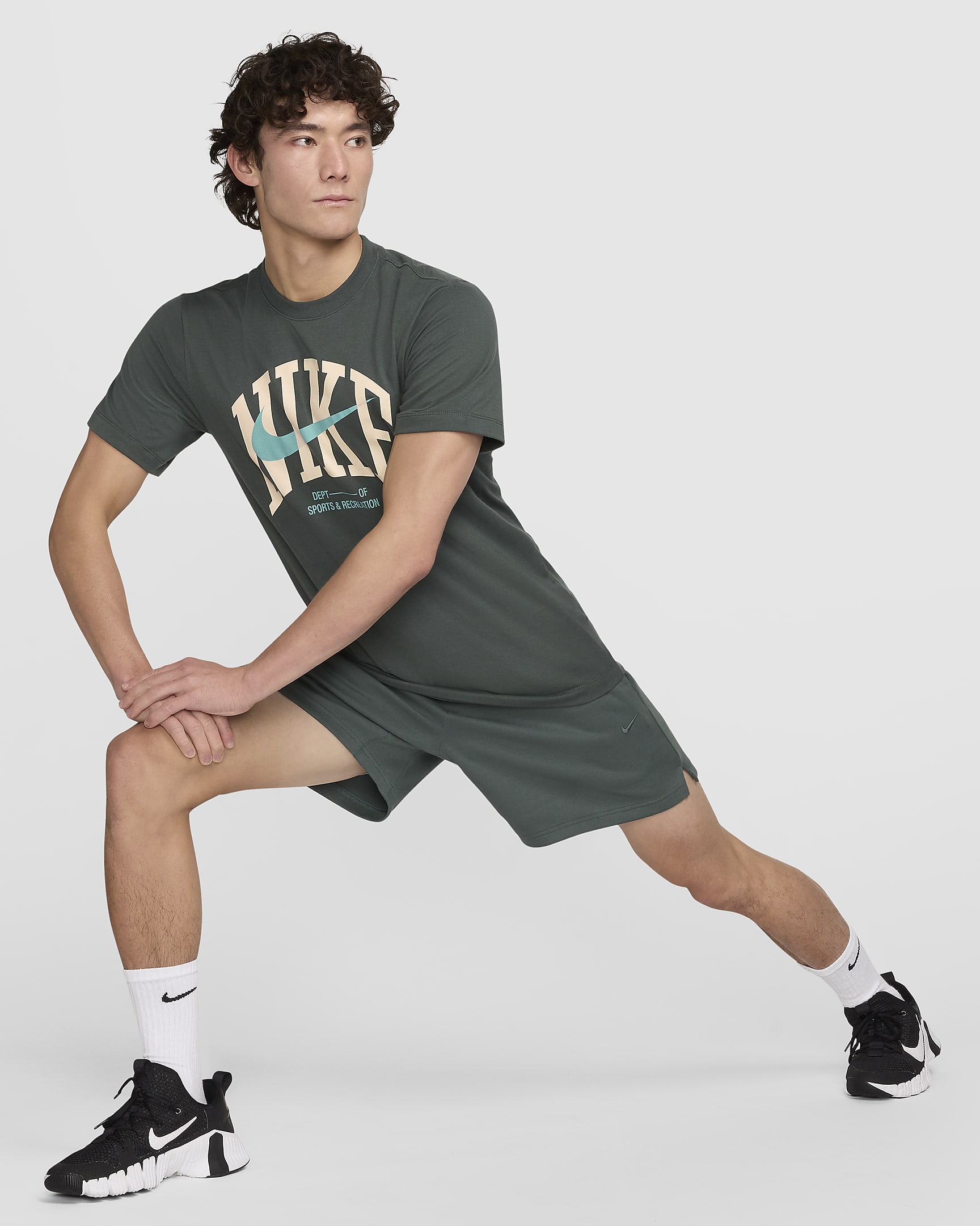 Nike Men's Fitness T-Shirt - Vintage Green