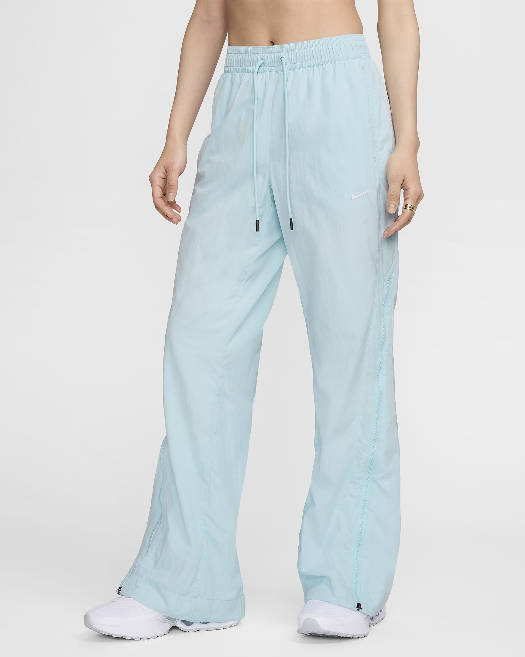 Nike Sportswear Collection Repel-Hose mit mittelhohem Bund und Reißverschluss (Damen) - Glacier Blue/Weiß