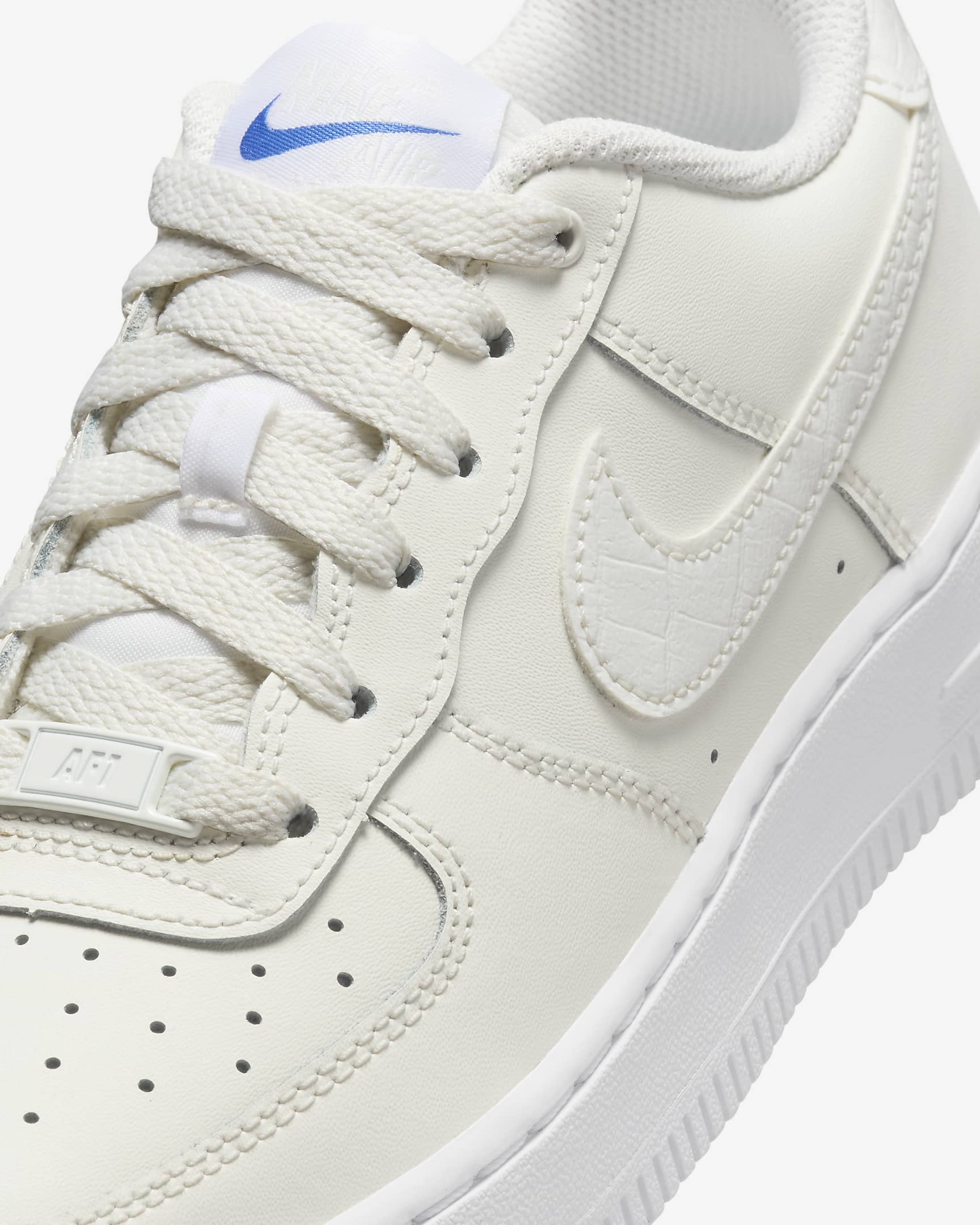 Nike Air Force 1 LV8 Older Kids' Shoes - Sail/White/Black/Sail