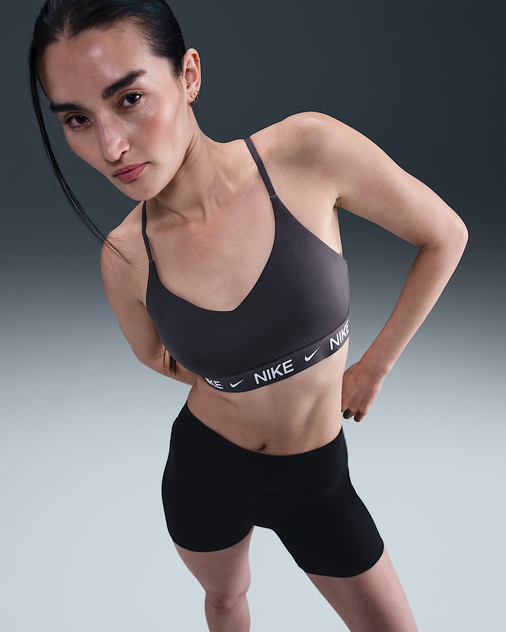 Bra deportivo ajustable con almohadillas para mujer Nike Indy Light Support - Gris trueno