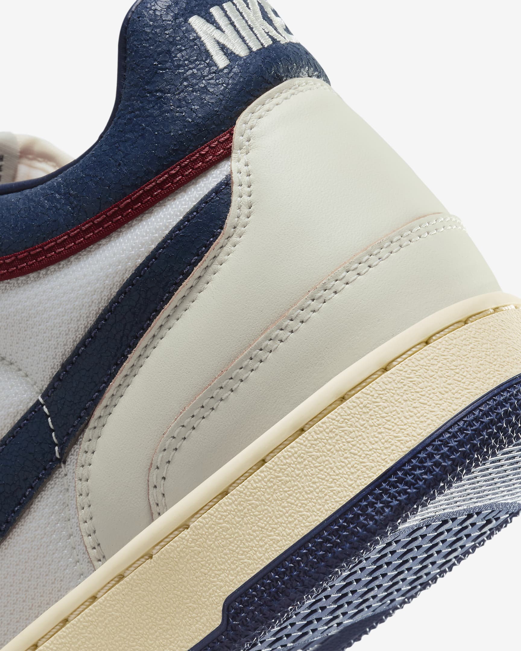 Nike Attack Premium Shoes - Sail/Coconut Milk/Pale Vanilla/Midnight Navy