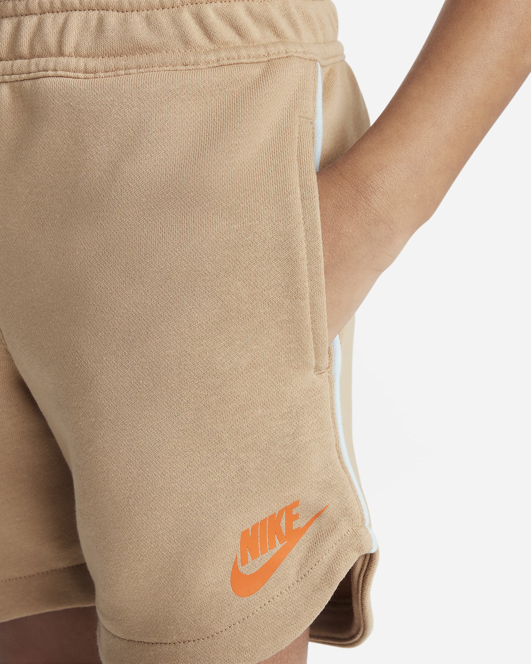 Nike Sportswear Create Your Own Adventure grafische shorts van sweatstof voor kleuters - Hemp