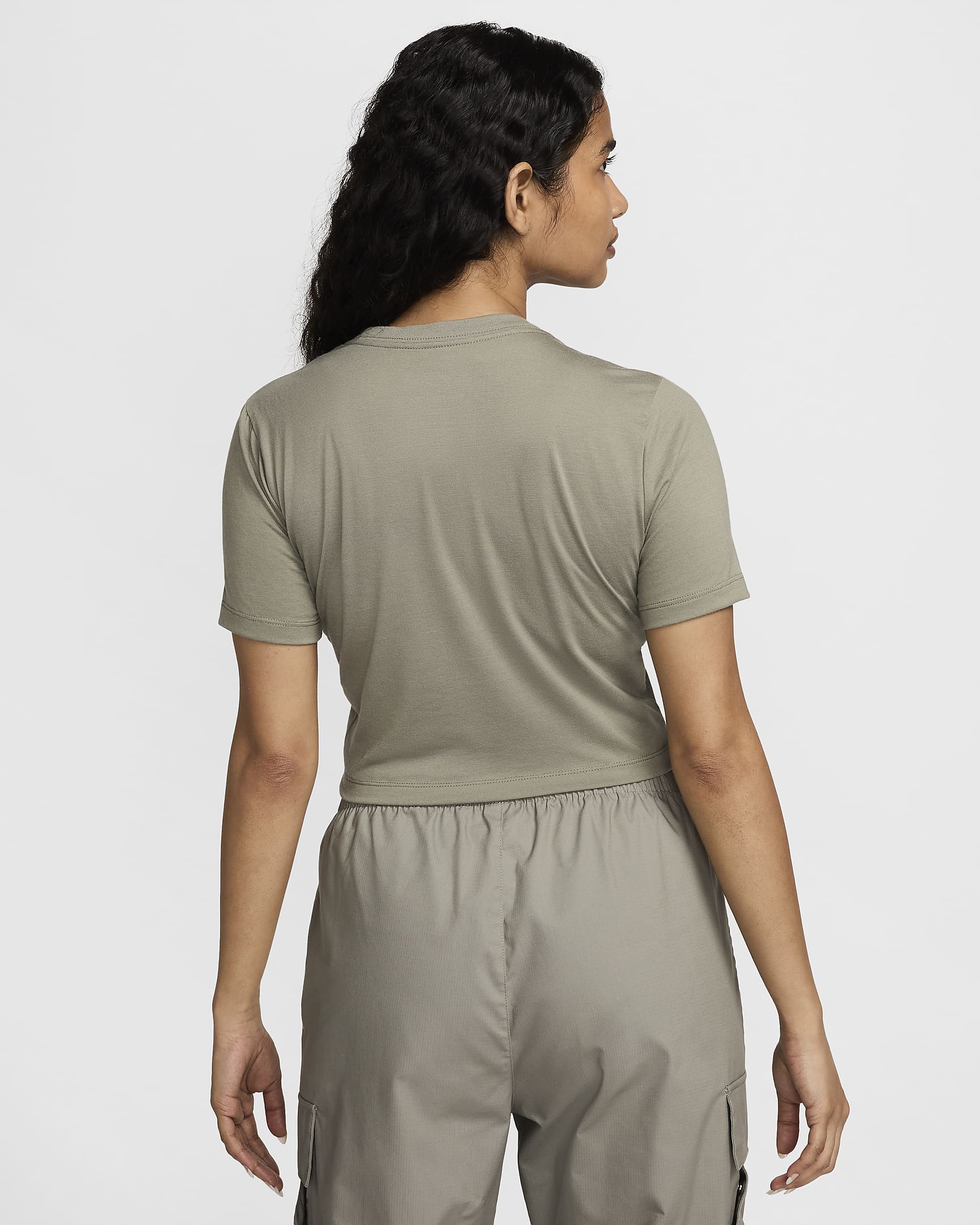 Playera slim cropped para mujer Nike Sportswear Essential - Militar claro