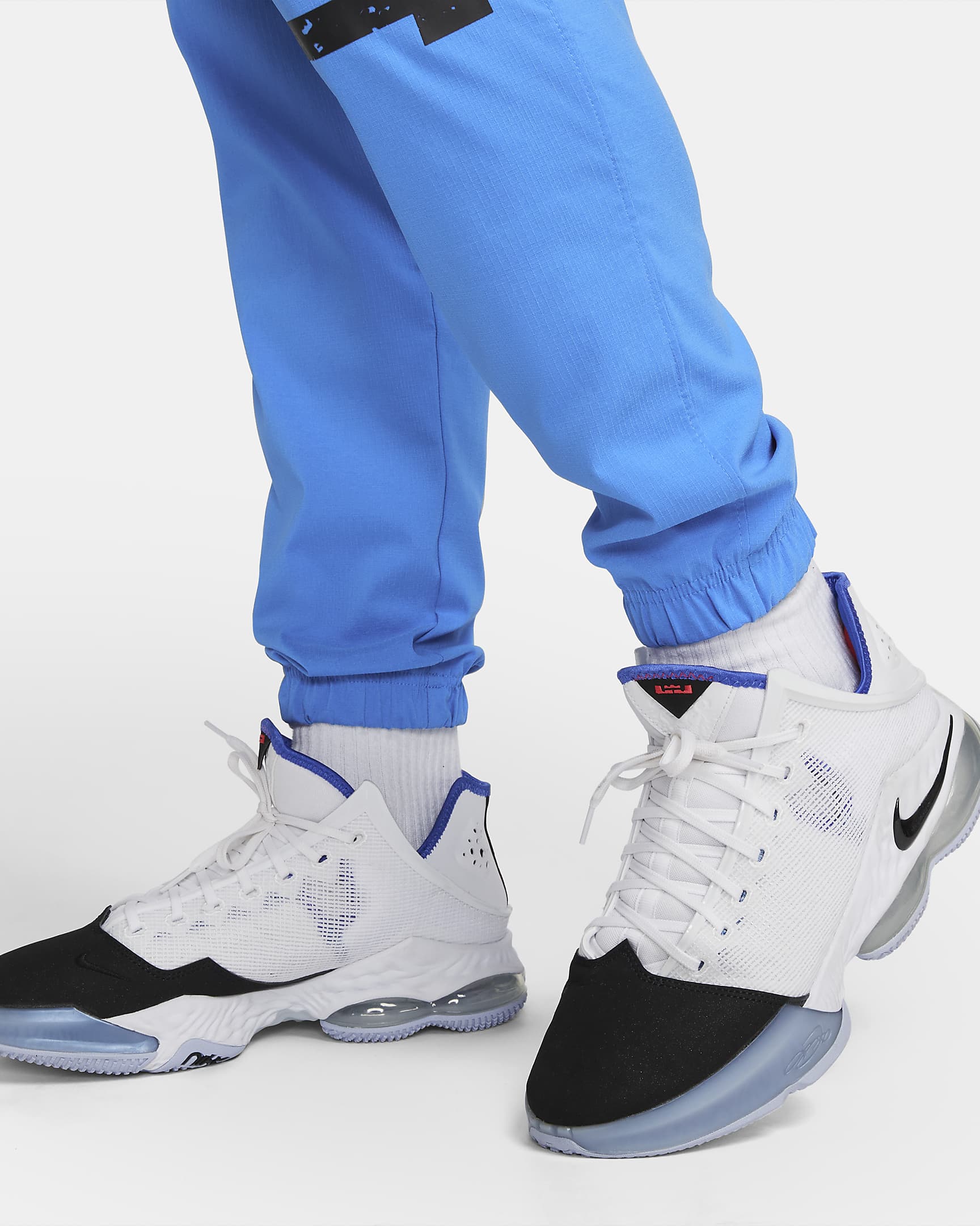 Nike DNA Men's Woven Basketball Pants.