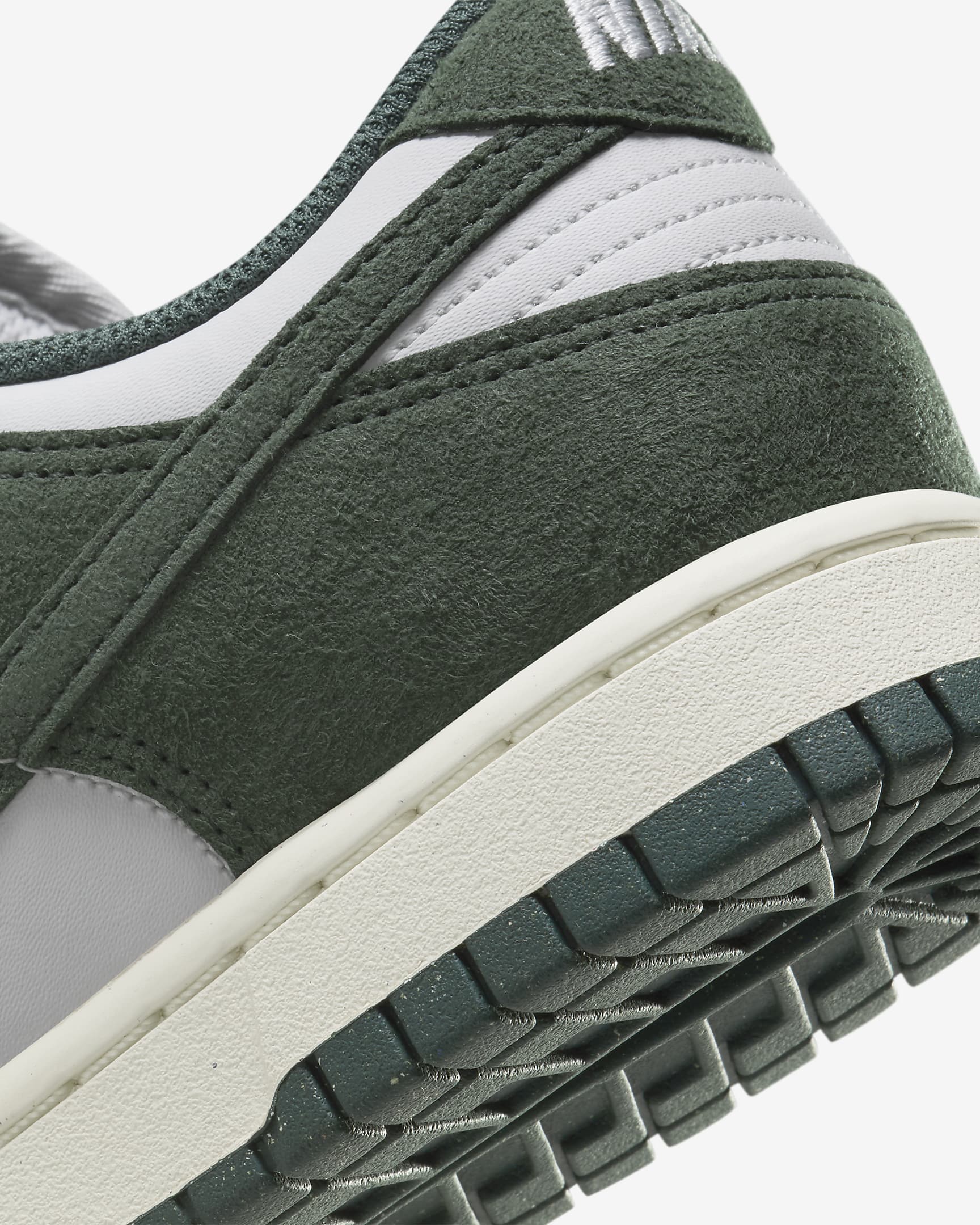 รองเท้าผู้หญิง Nike Dunk Low - Photon Dust/Sail/ขาว/Vintage Green