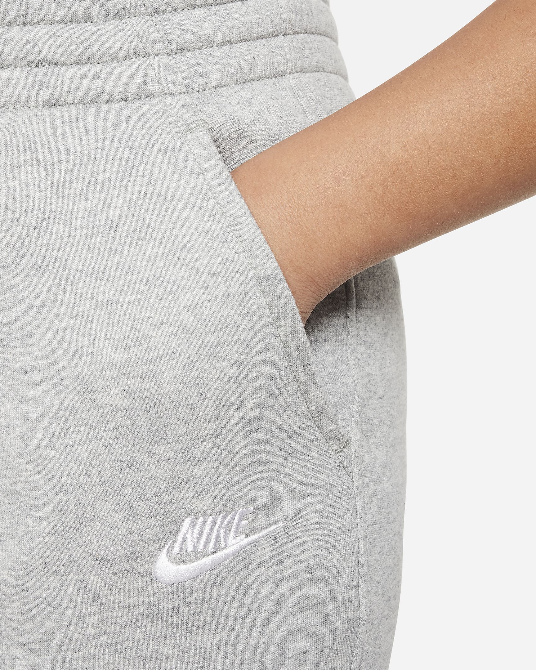 Joggery dla dużych dzieci Nike Sportswear Club Fleece (szersze rozmiary) - Dark Grey Heather/Base Grey/Biel