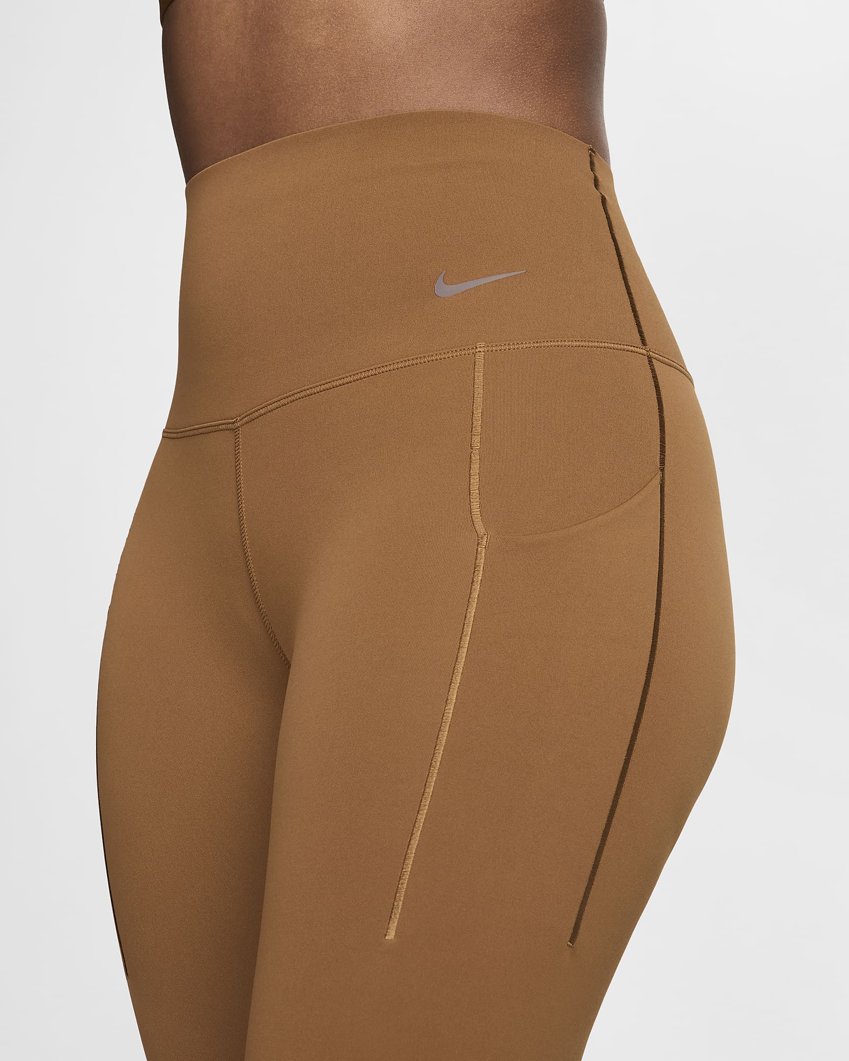 Leggings de 7/8 de tiro alto y sujeción media con bolsillos para mujer Nike Universa - Tostado británico claro/Negro