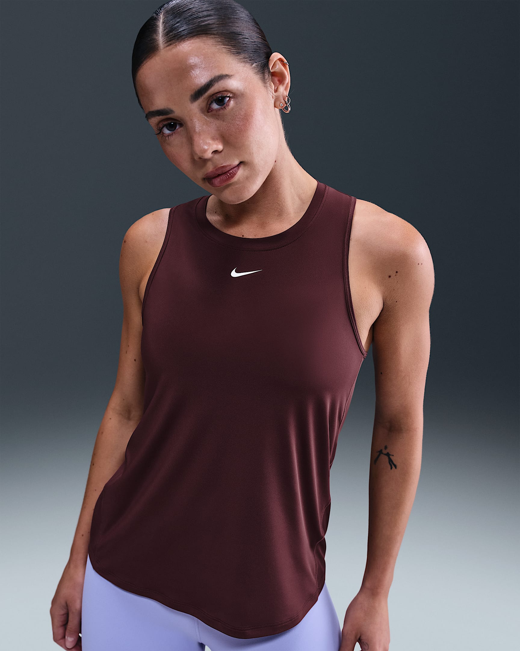 Nike One Classic Dri-FIT-tanktop til kvinder - Burgundy Crush/hvid