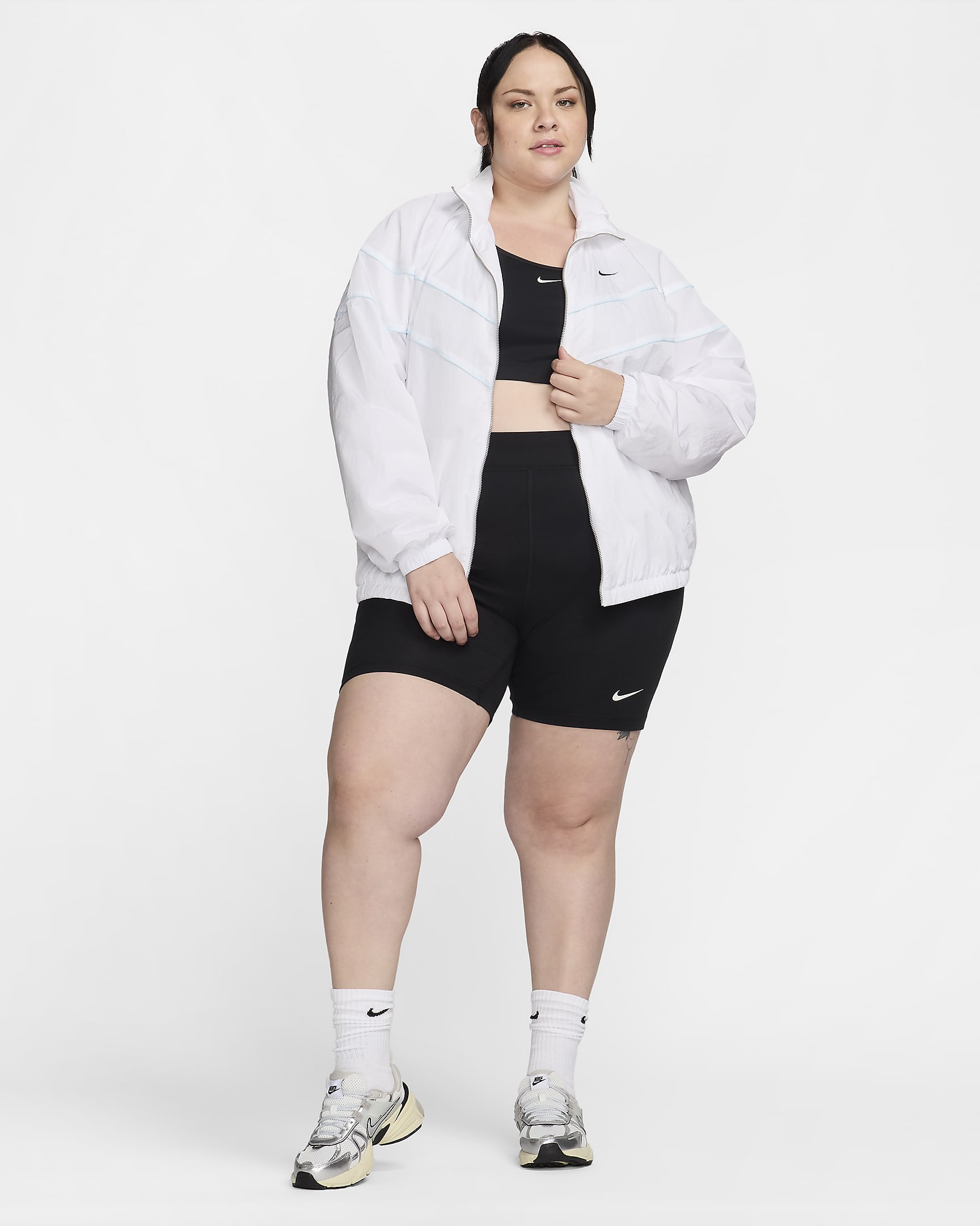 Chamarra de tejido Woven holgada de cierre completo con protección UV para mujer (talla grande) Nike Windrunner - Blanco/Negro