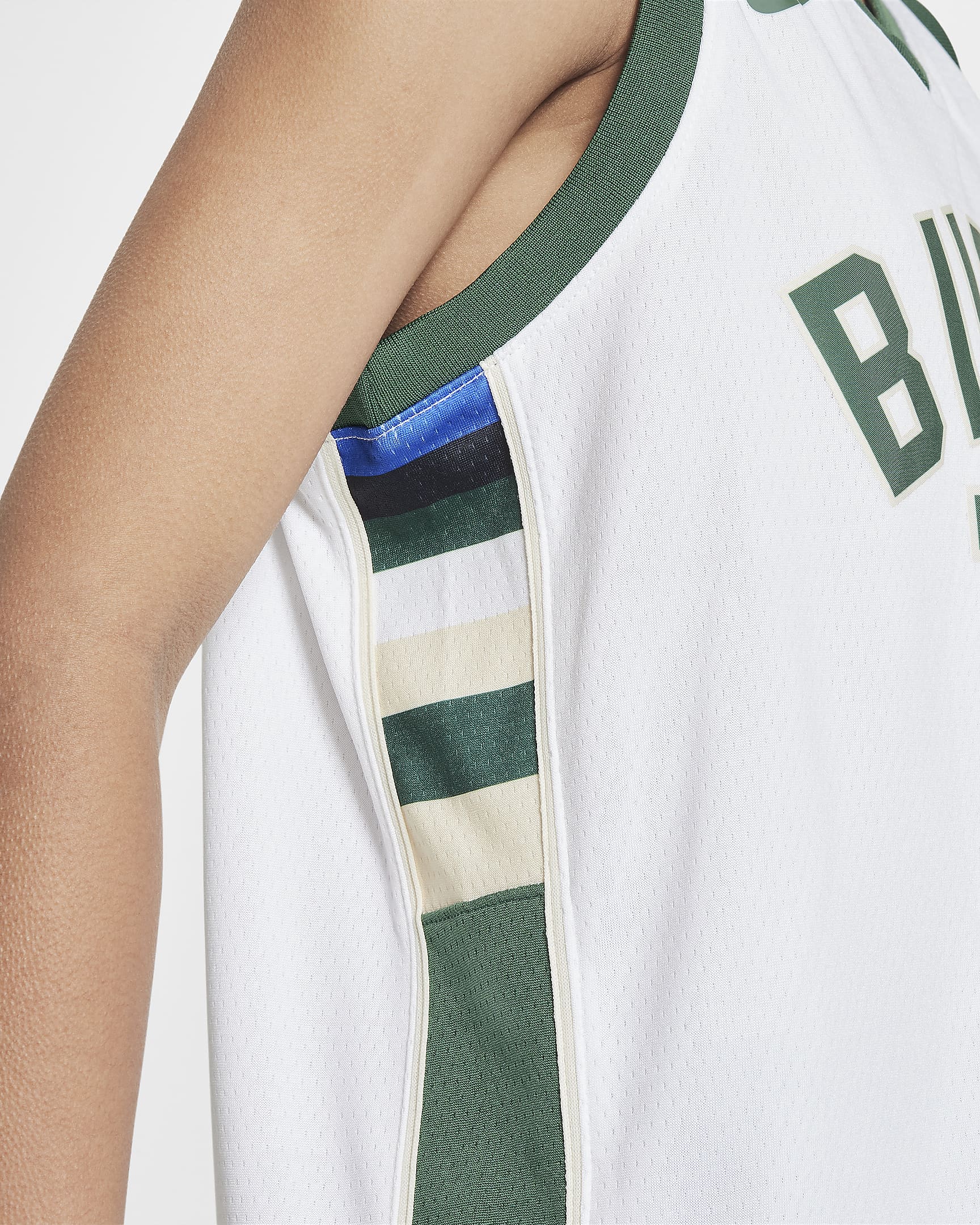 Milwaukee Bucks 2022/23 Association Edition Nike Dri-FIT NBA Swingman mez nagyobb gyerekeknek - Fehér