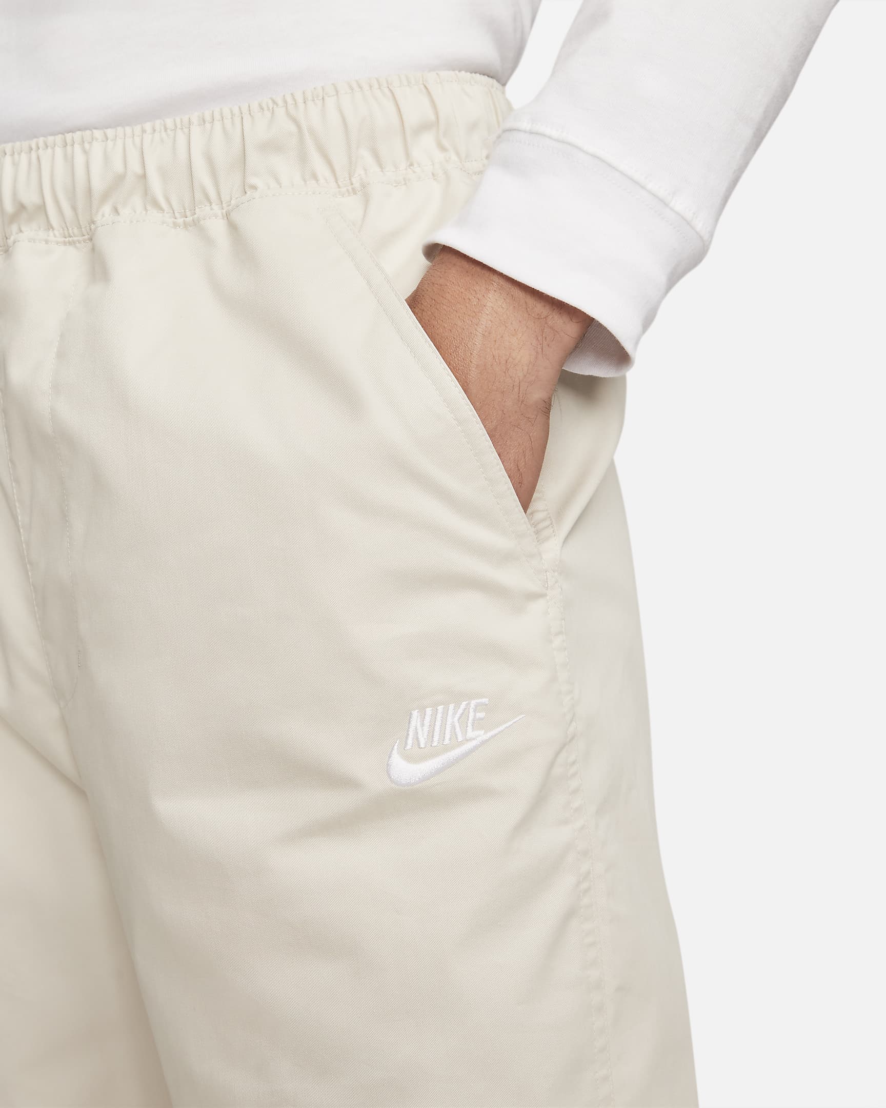 Nike Club Men's Woven Straight Leg Trousers. Nike IN