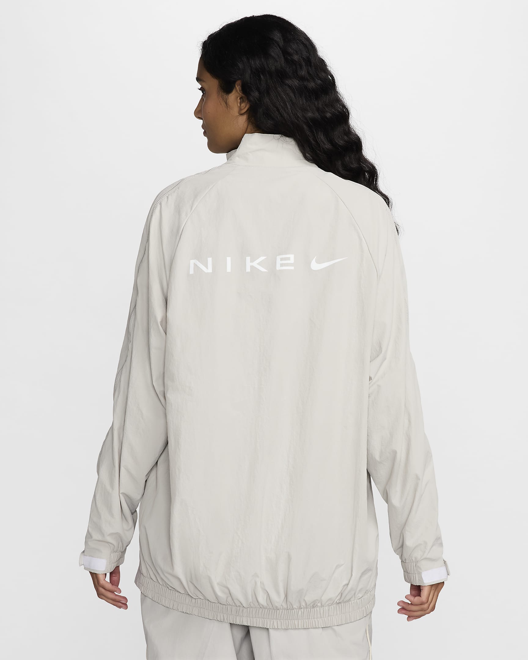 Nike Sportswear Collection wasserabweisende Oversize-Jacke mit Reißverschluss (Damen) - Light Iron Ore/Weiß