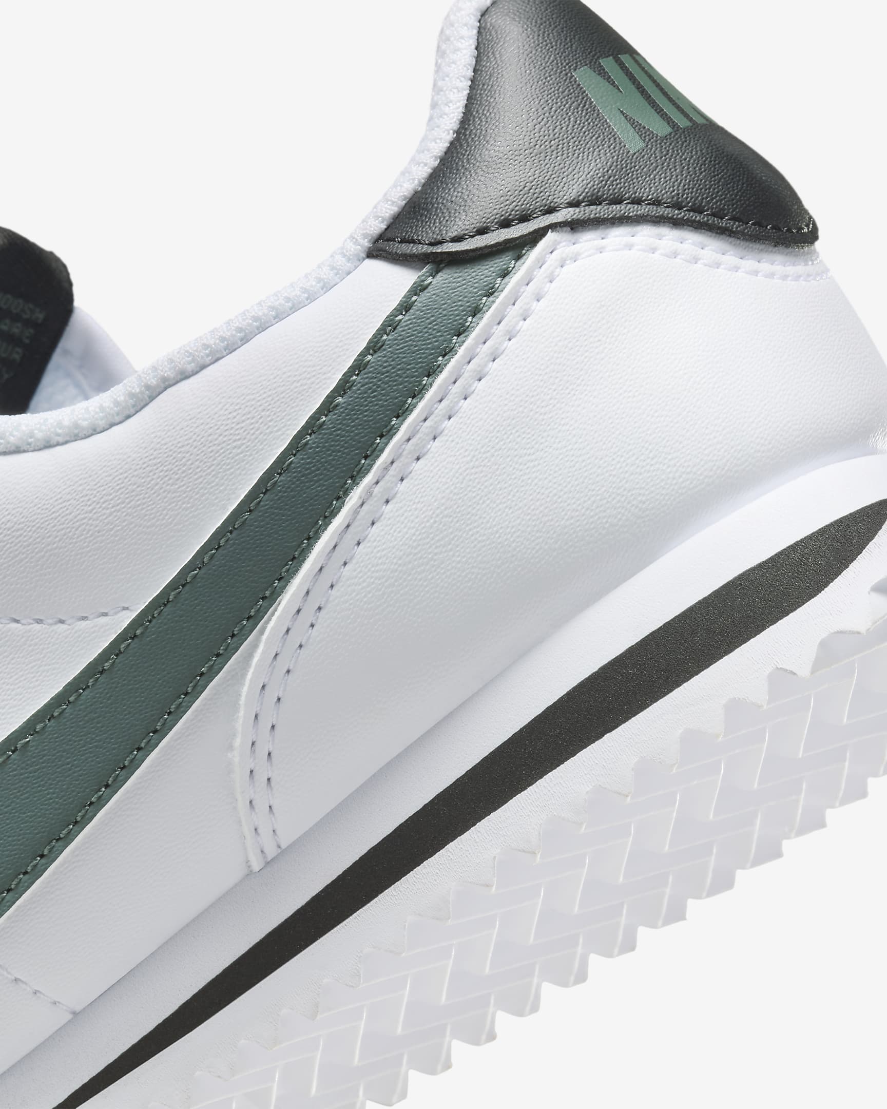 Chaussure Nike Cortez pour ado - Blanc/Noir/Vintage Green