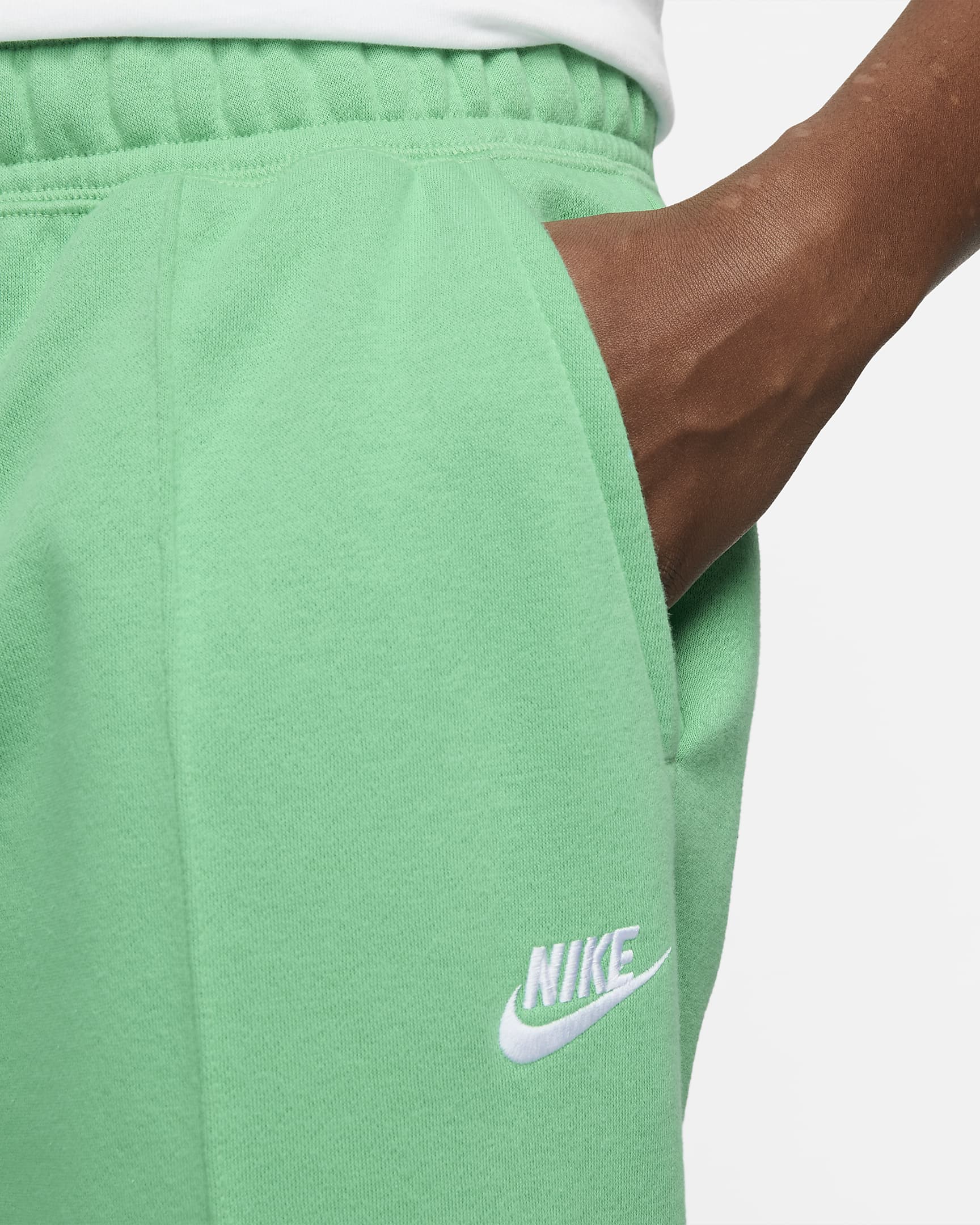 Nike Club Fleece Men's Cropped Trousers. Nike CH