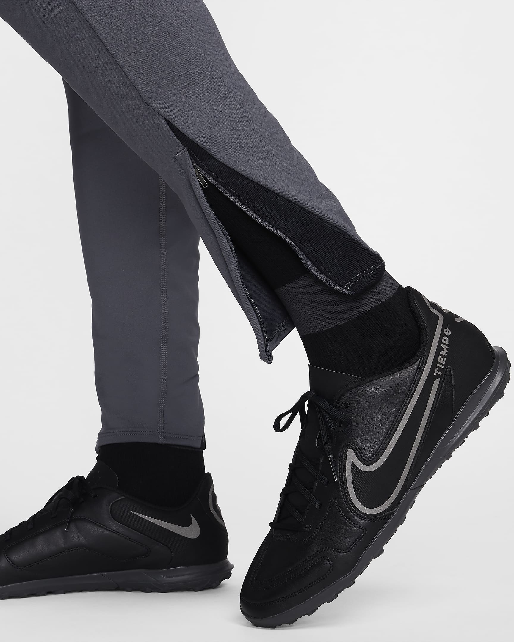 Pantalon de foot Dri-FIT Nike Strike pour homme - Iron Grey/Iron Grey/Noir/Sunset Pulse