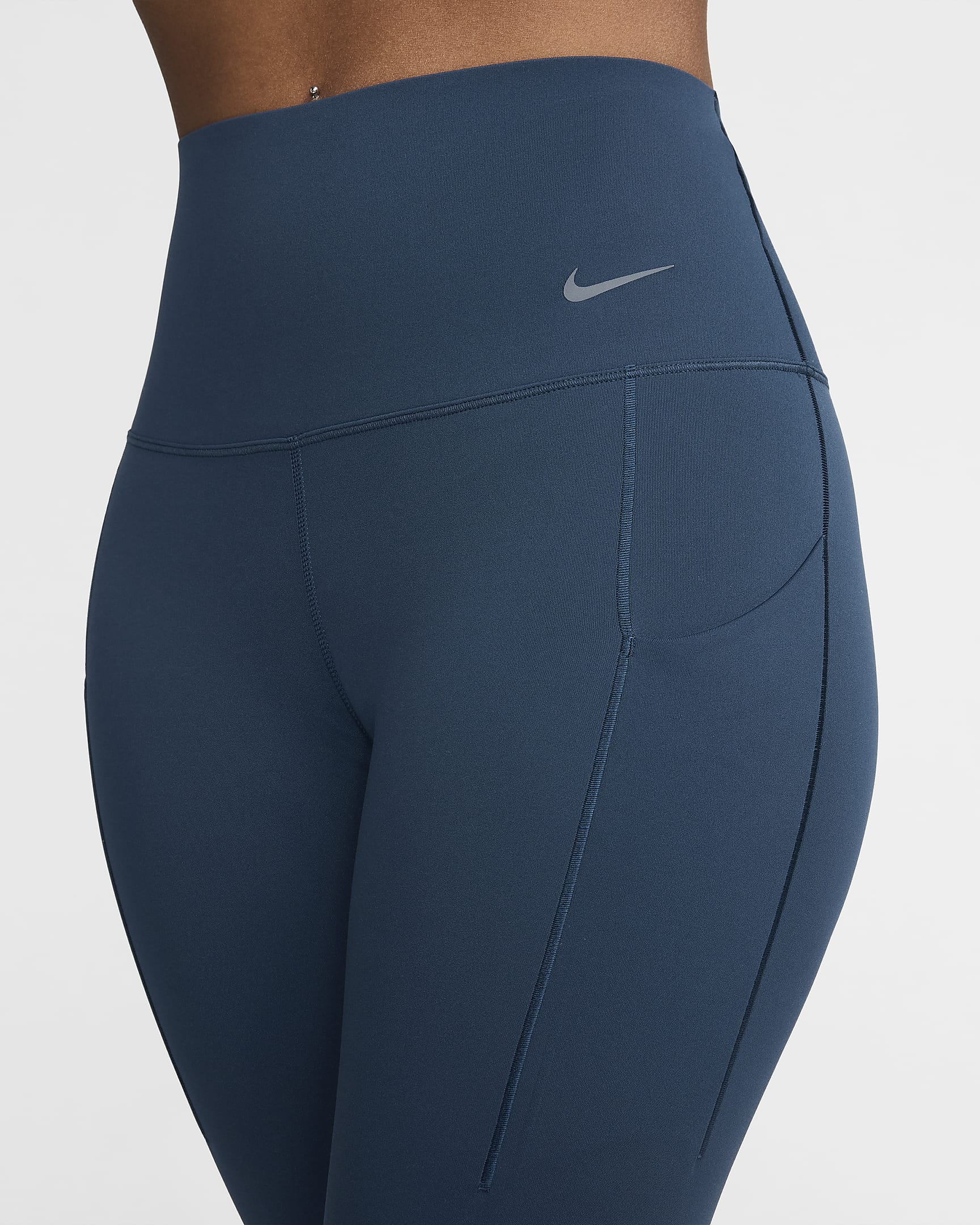 Leggings de 7/8 de tiro alto y sujeción media con bolsillos para mujer Nike Universa - Azul marino militar/Negro