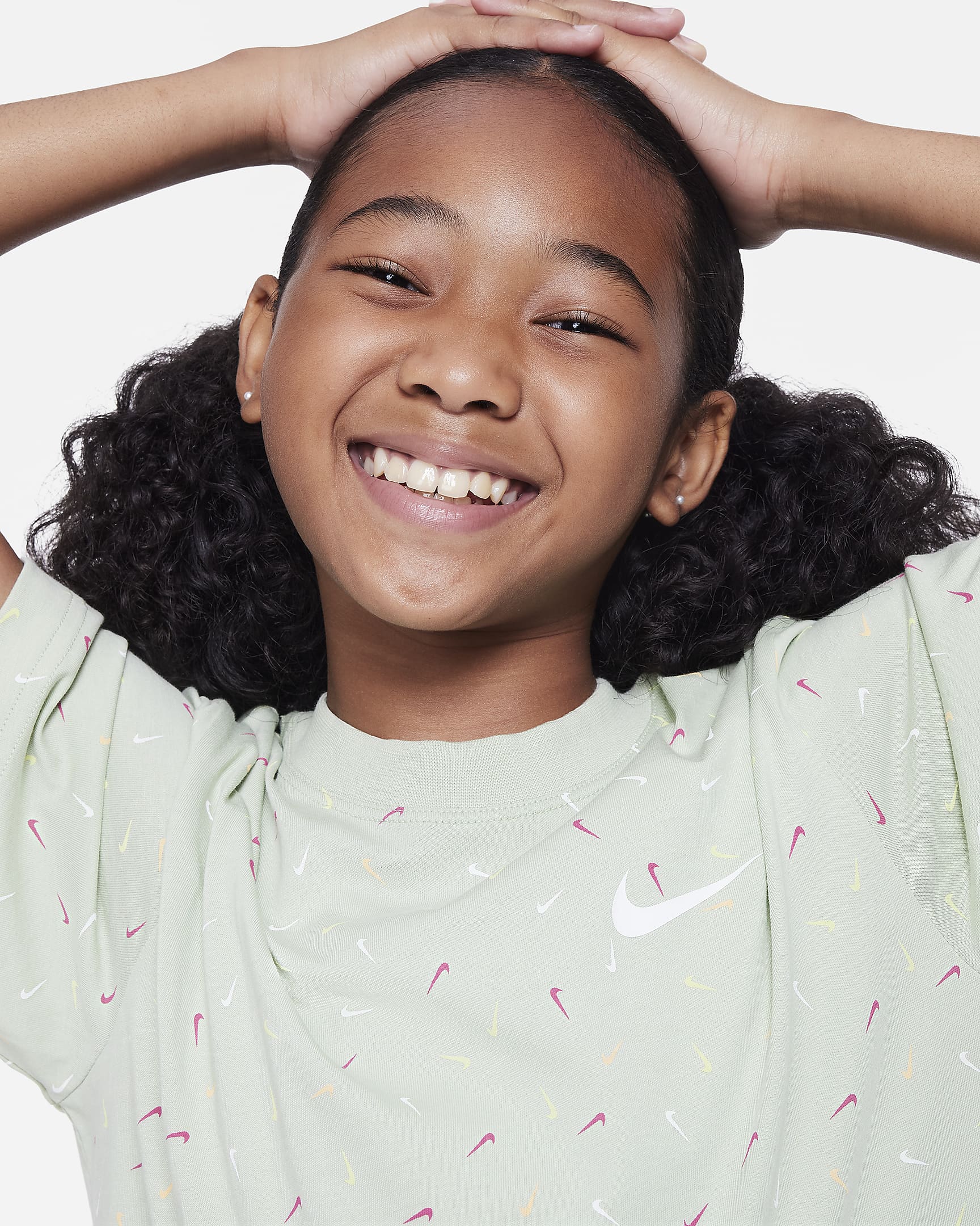 Nike Sportswear Older Kids' (Girls) T-Shirt. Nike IE