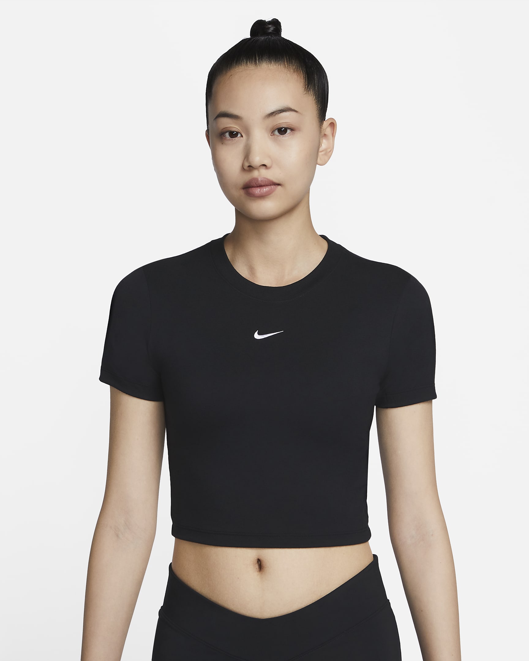 Nike Sportswear Essential Women's Slim-fit Crop T-Shirt. Nike SG