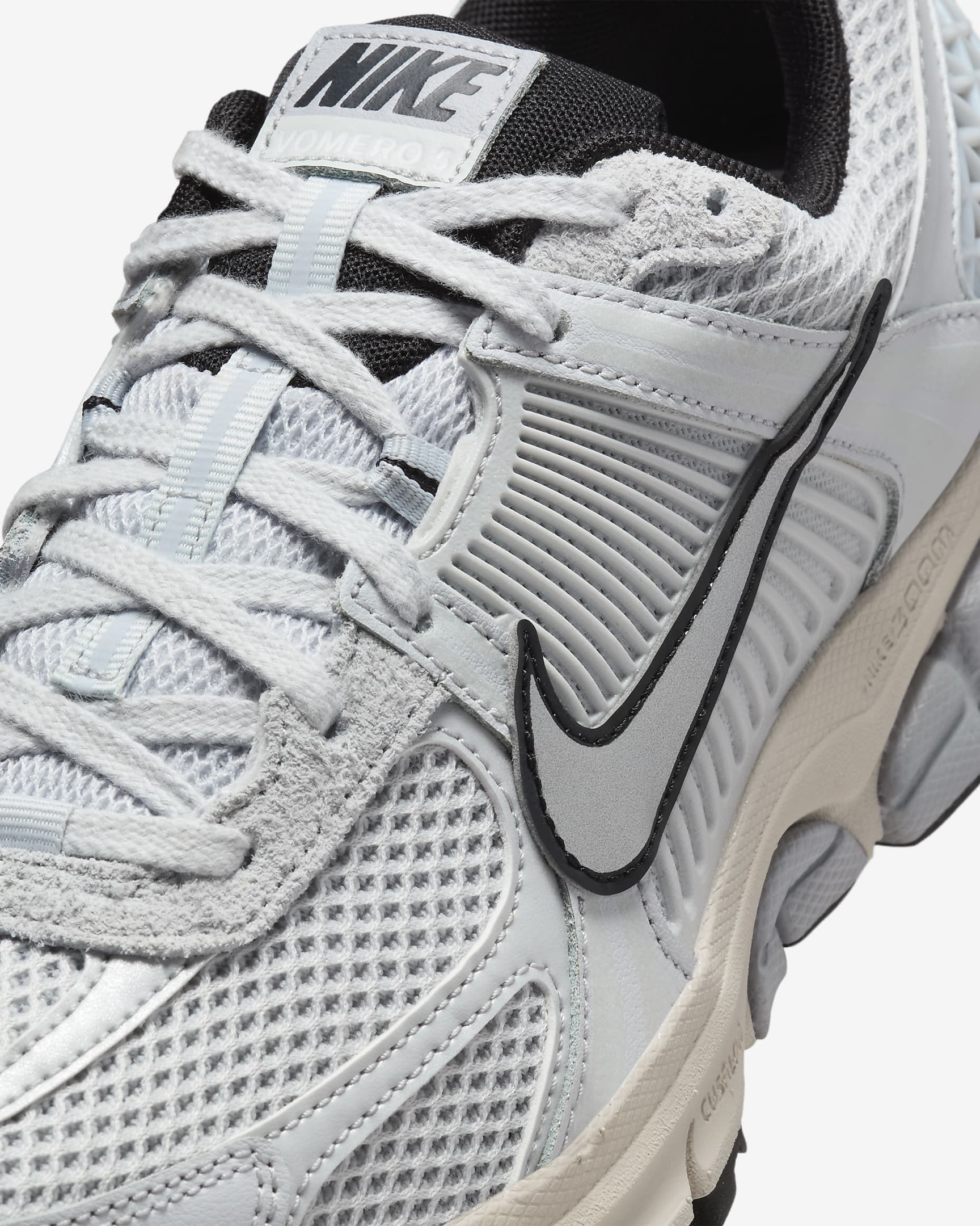 Nike Zoom Vomero 5 女鞋 - Pure Platinum/Light Orewood Brown/Wolf Grey/Chrome