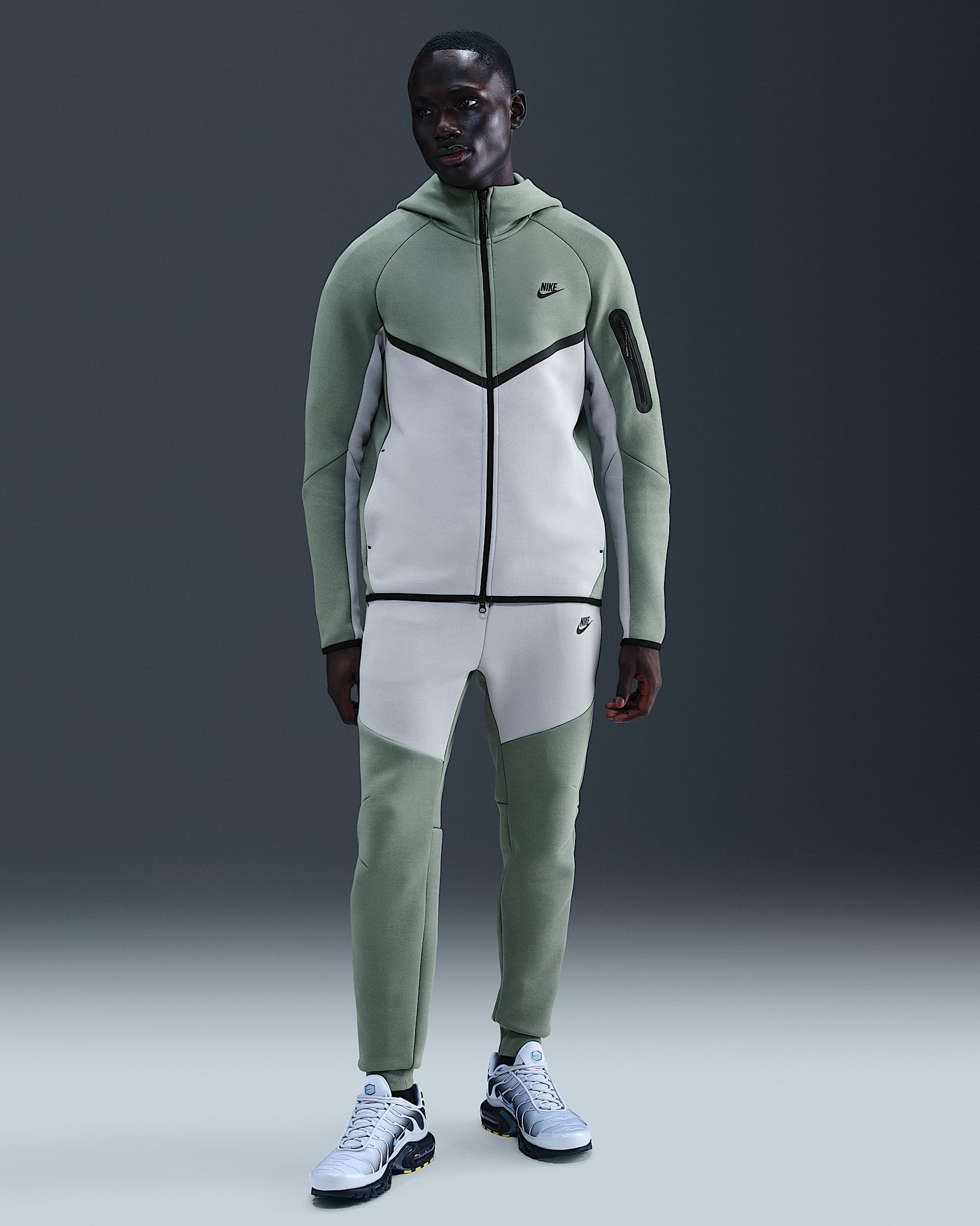 Nike Tech Men's Fleece Joggers - Clay Green/Light Smoke Grey/Black