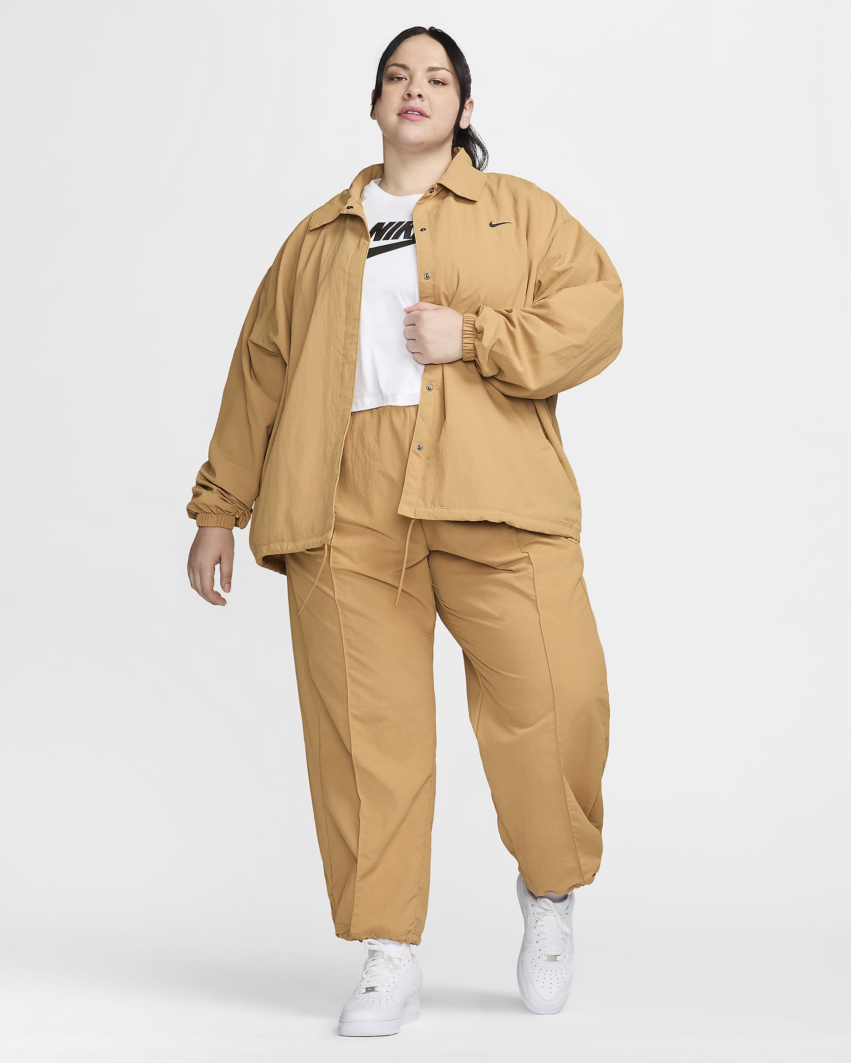 Nike Sportswear Essential Women's Oversized UV Woven Coaches' Jacket (Plus Size) - Flax/Black