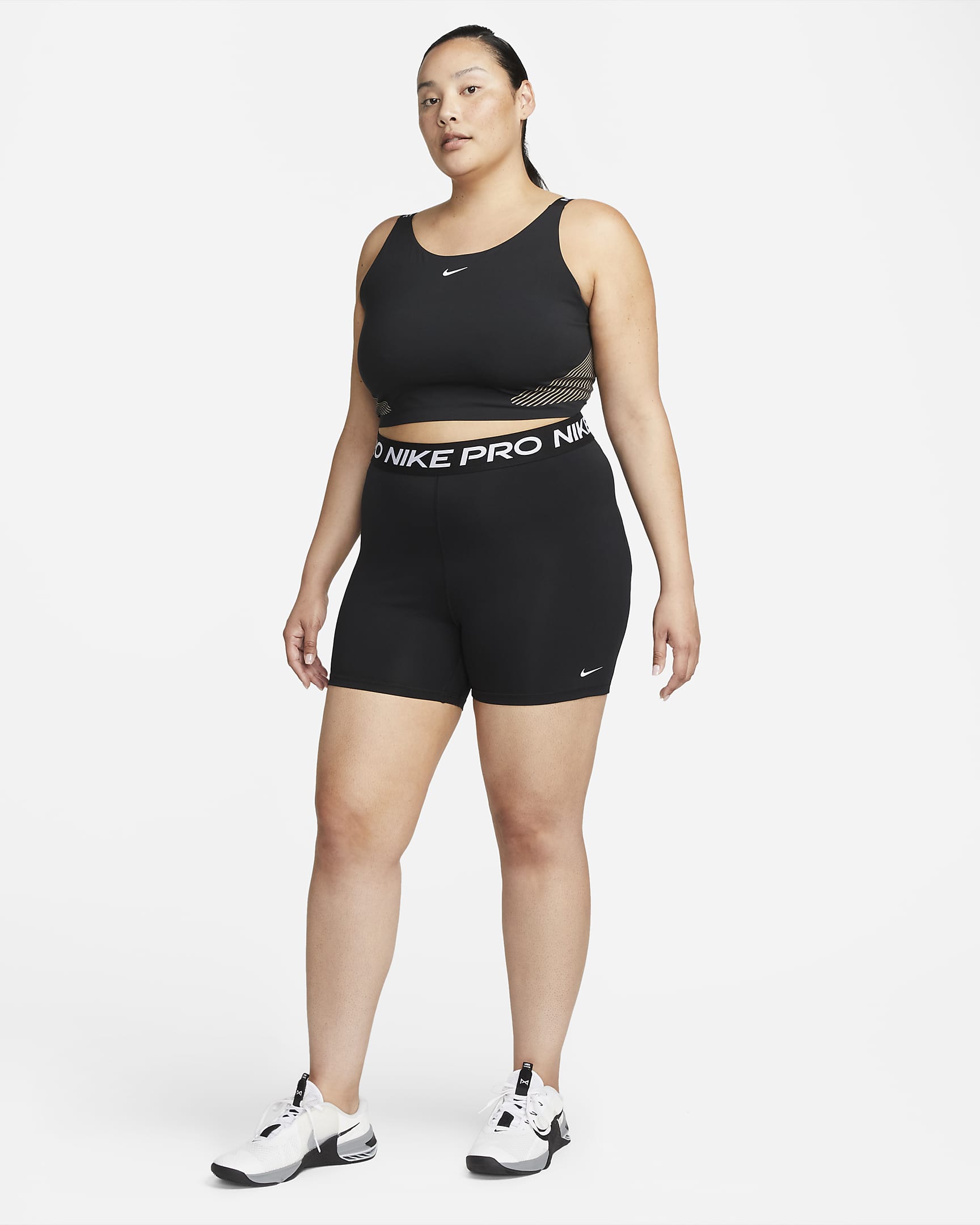 Nike Pro 365 damesshorts (13 cm, Plus Size) - Zwart/Wit