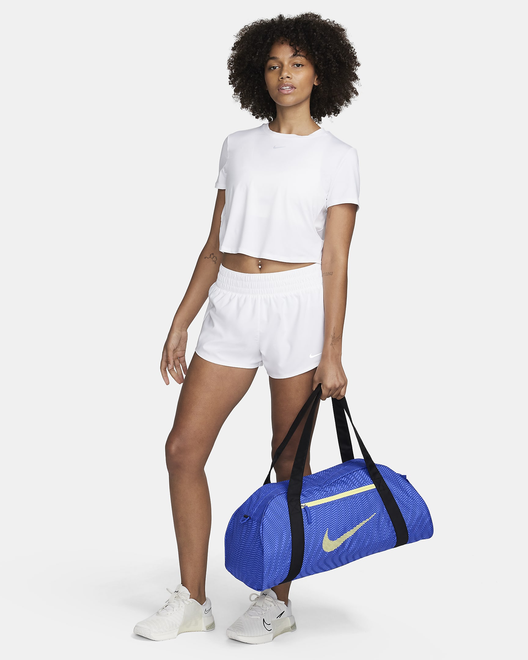 Nike Gym Club duffelbag til dame (24 L) - Hyper Royal/Svart/Light Laser Orange