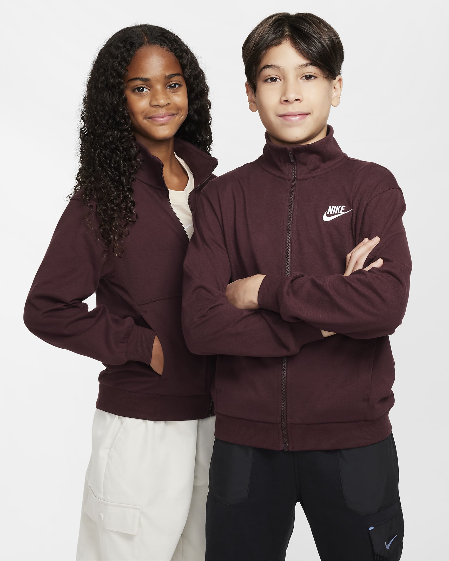 เสื้อแจ็คเก็ตถักซิปยาวเด็กโต Nike Sportswear Club - Burgundy Crush/Burgundy Crush/ขาว