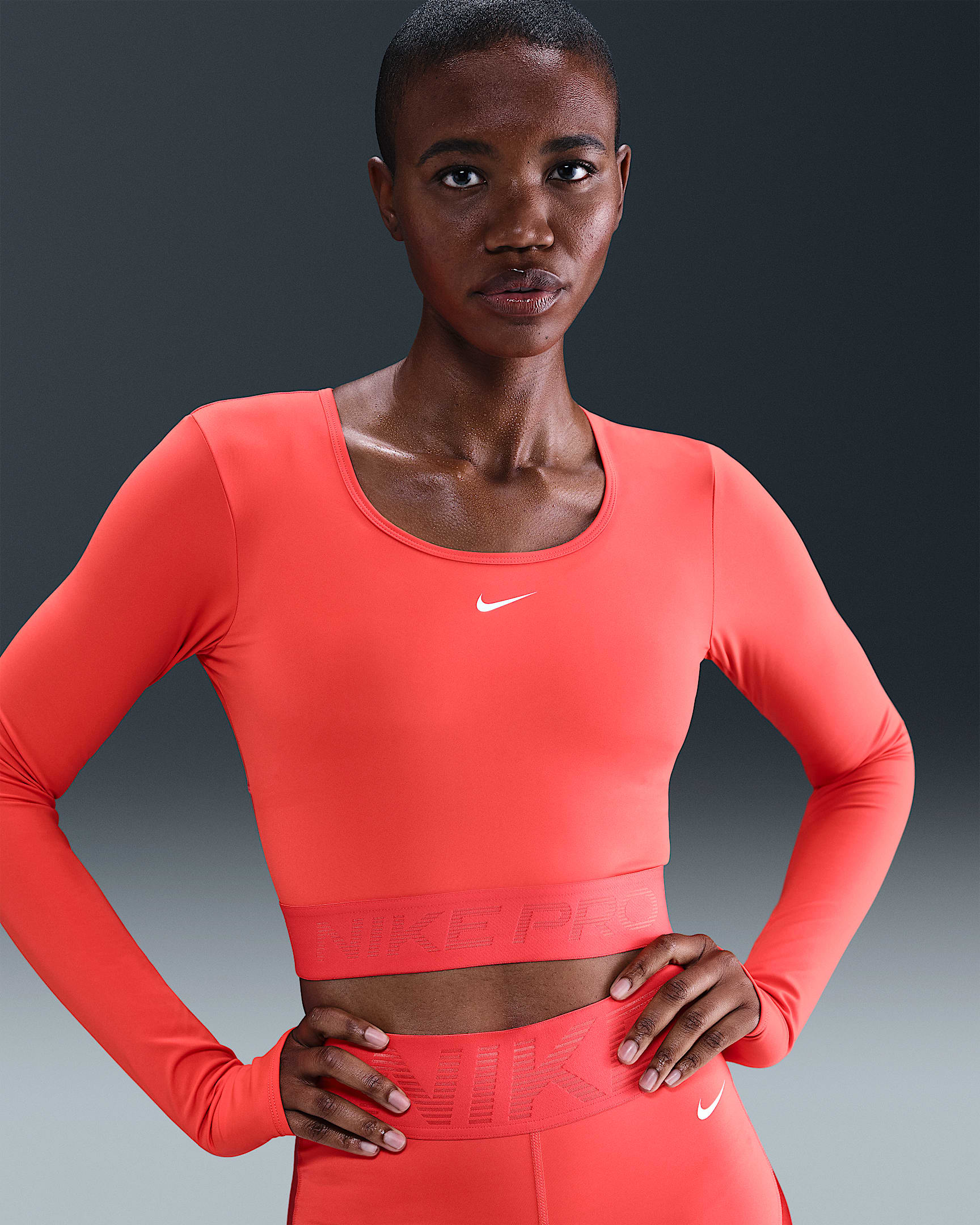 Playera de manga larga Dri-FIT cropped para mujer Nike Pro - Carmesí claro/Brasa resplandor/Blanco