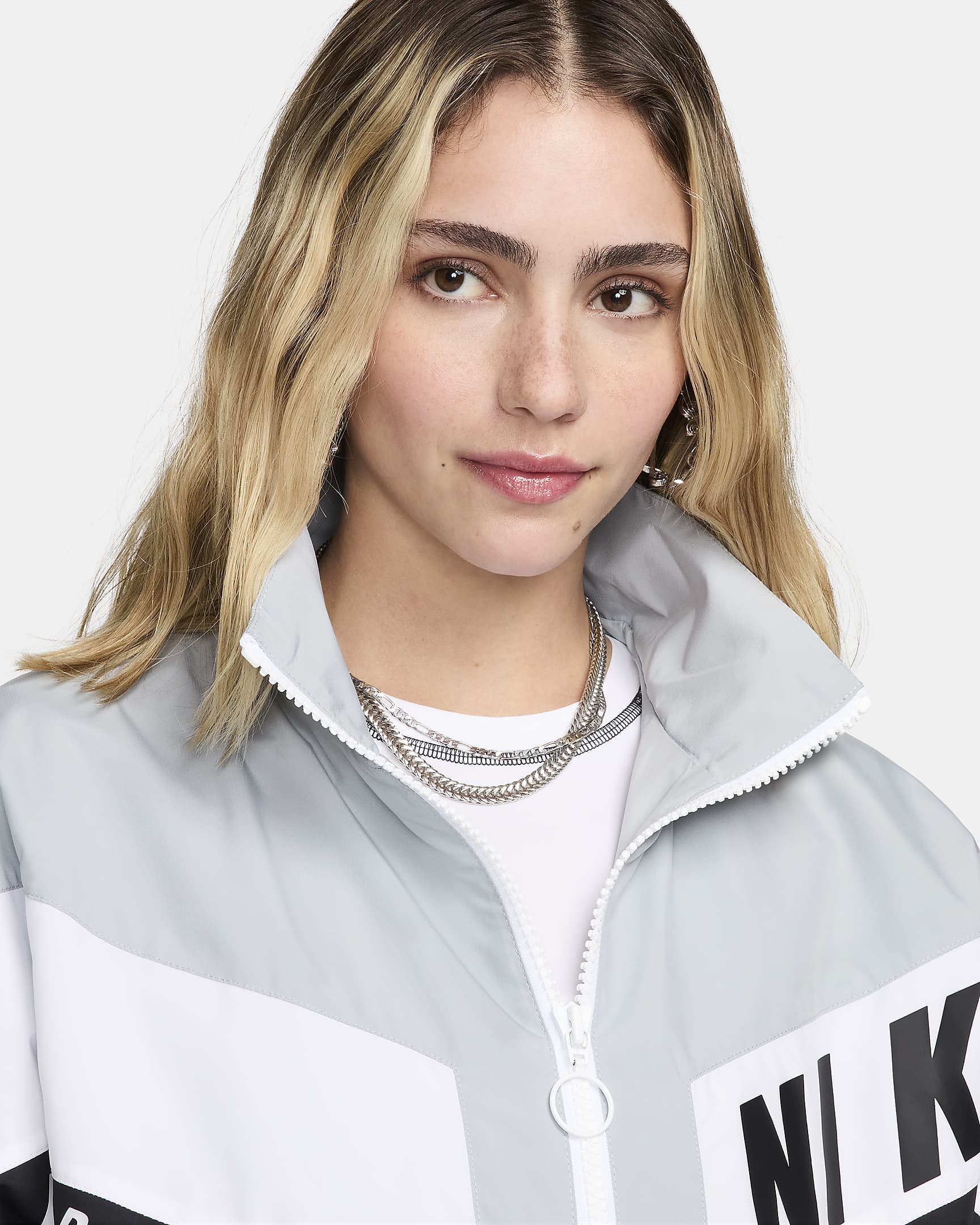 Nike Sportswear Chaqueta de tejido Woven - Mujer - Iron Grey/Light Pumice/Blanco