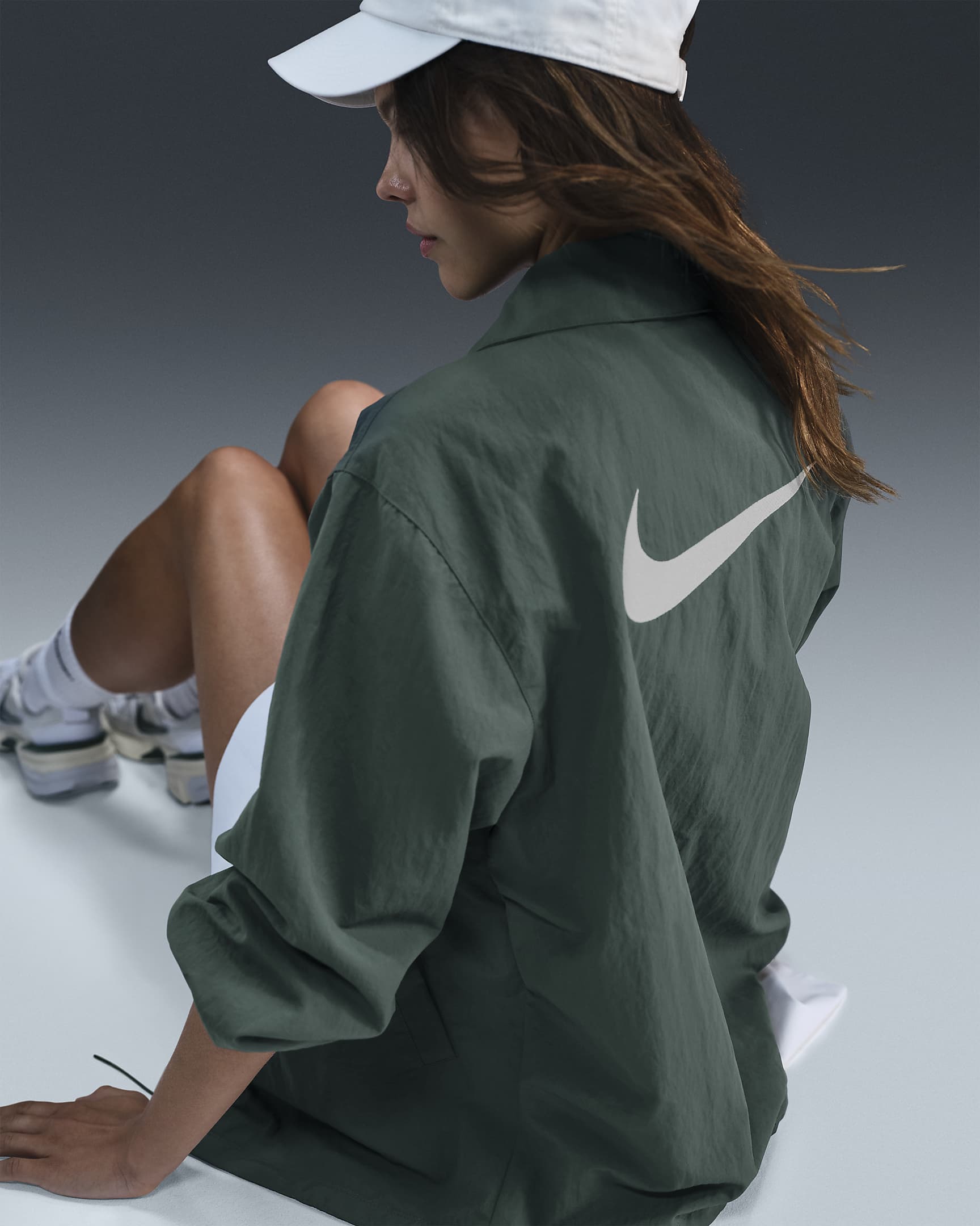 Nike Sportswear Essential Women's Oversized UV Woven Coaches' Jacket - Vintage Green/Sail