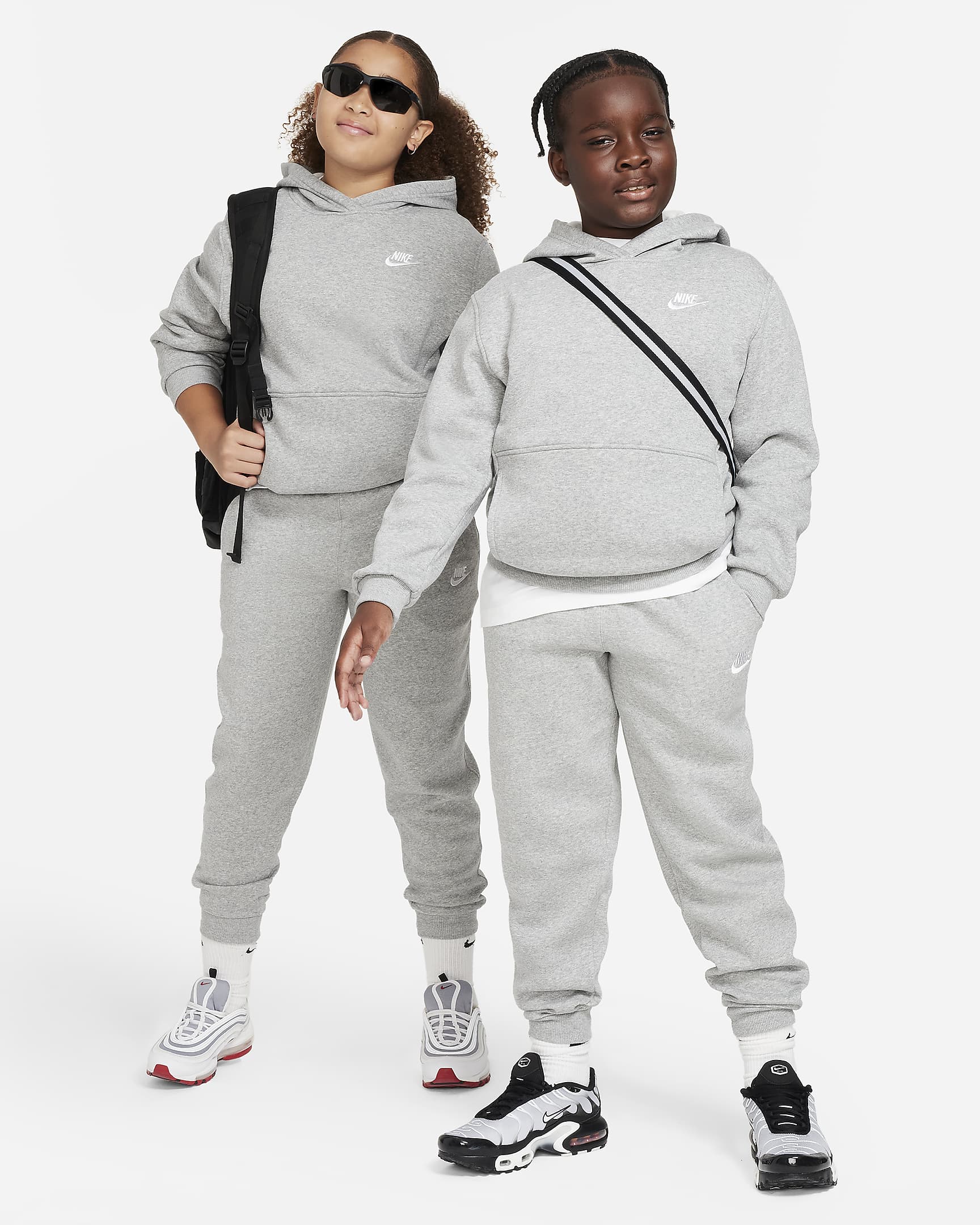 Nike Sportswear Club Fleece joggingbroek voor kids (ruimere maten) - Dark Grey Heather/Base Grey/Wit